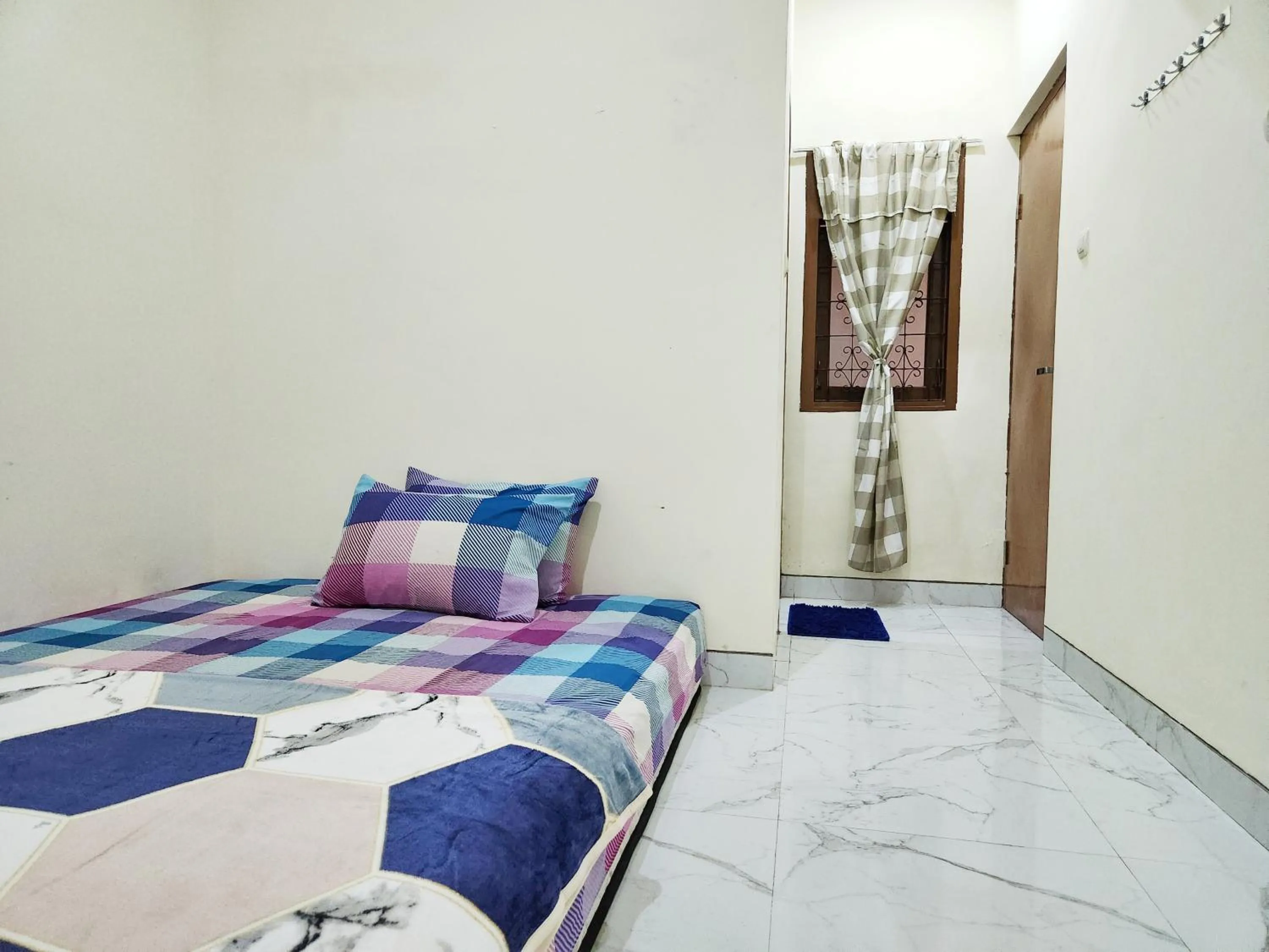 Bed in Surabaya Homey near UNAIR Syariah