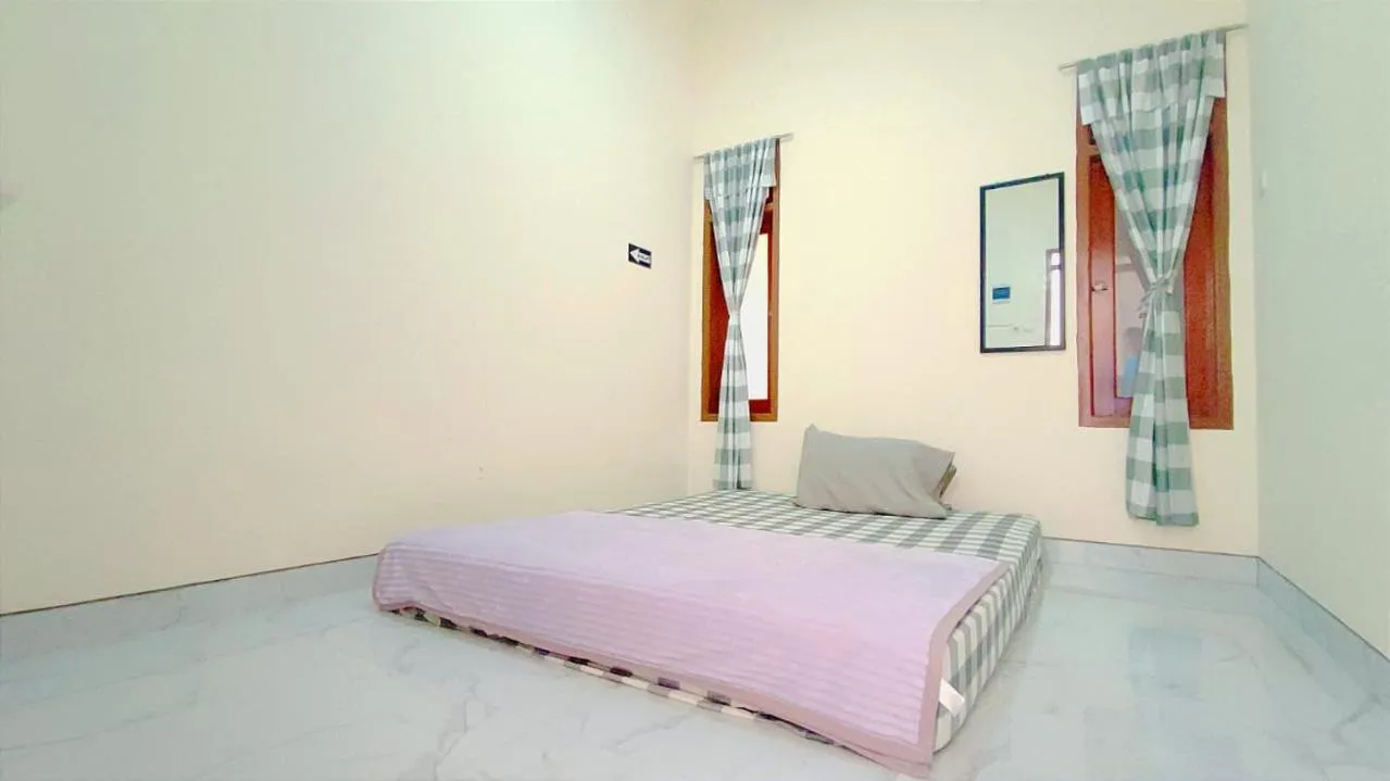 Bed in Surabaya Homey near UNAIR Syariah