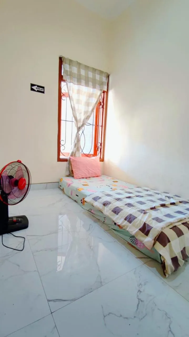 Bed in Surabaya Homey near UNAIR Syariah