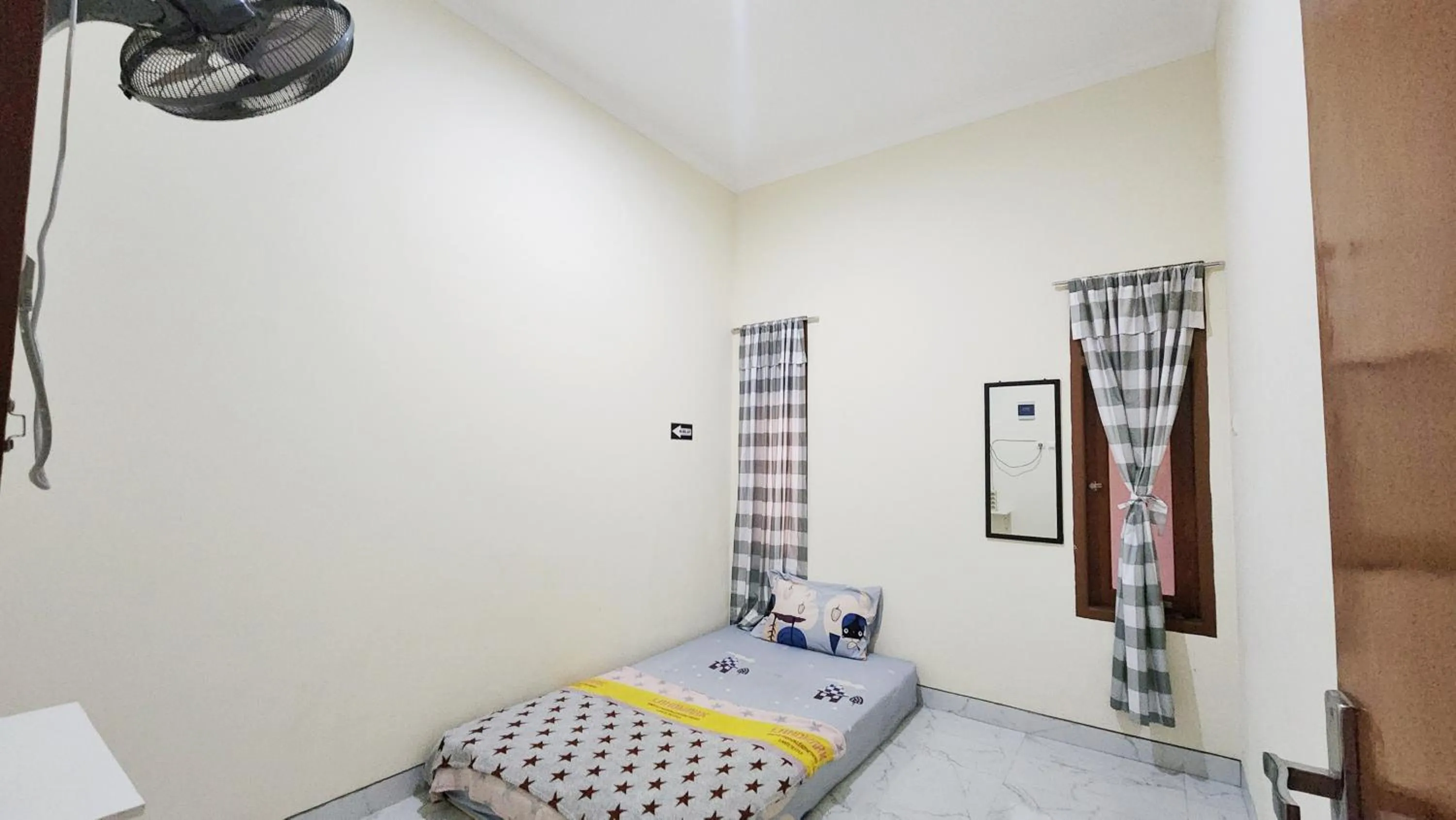 Bed in Surabaya Homey near UNAIR Syariah