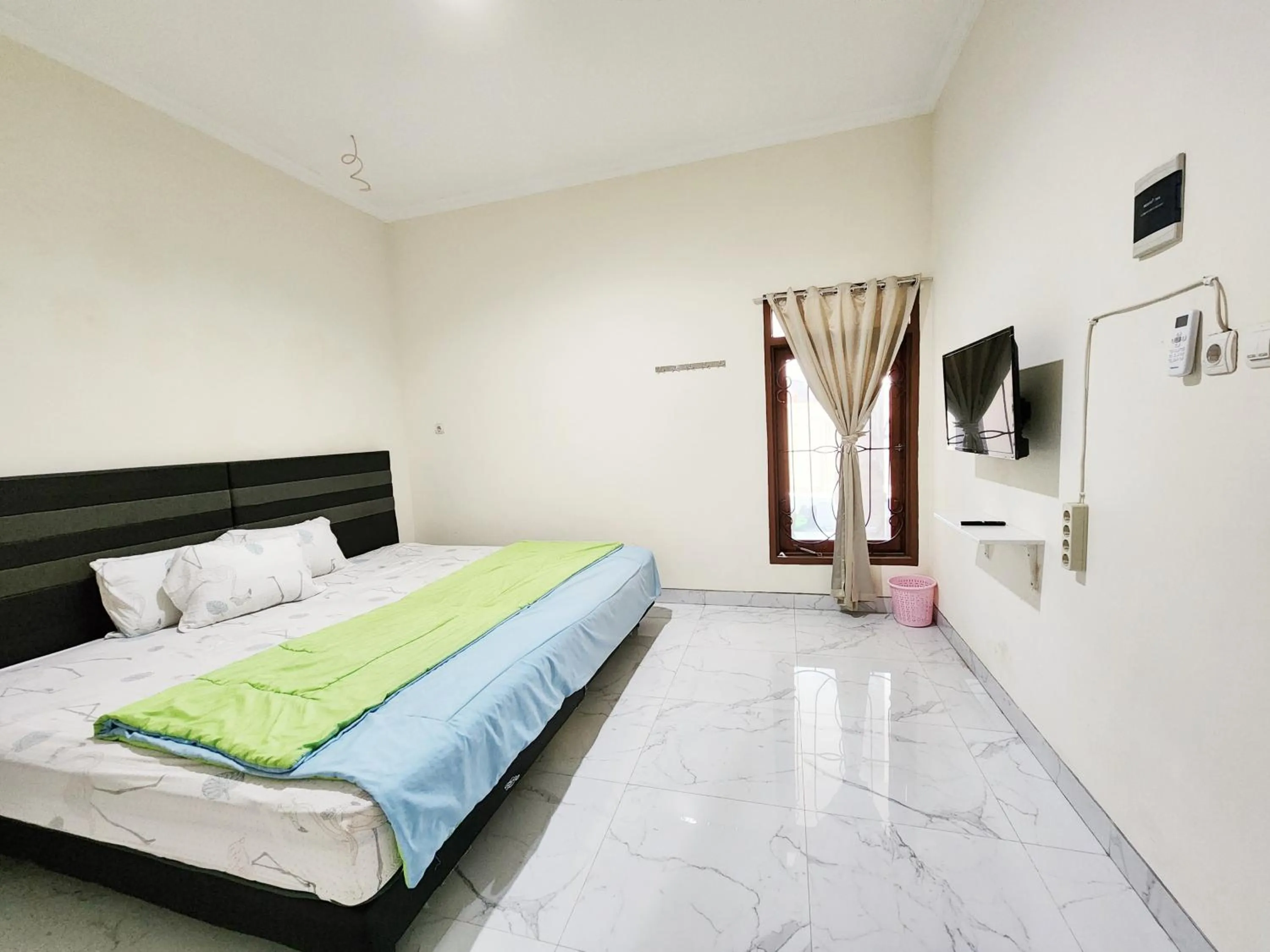 Photo of the whole room, Bed in Surabaya Homey near UNAIR Syariah