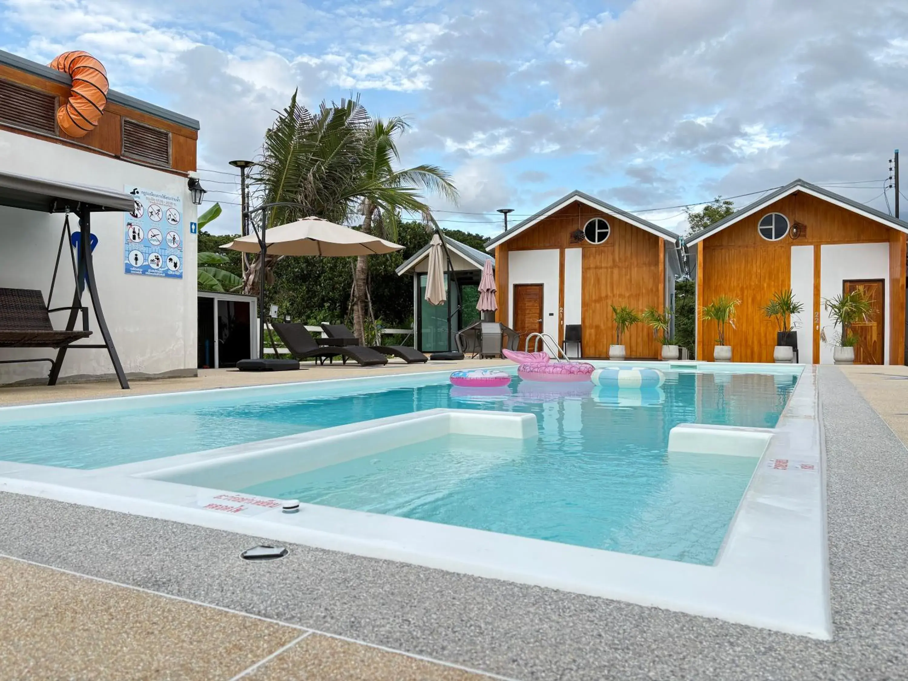Swimming pool in พบรักรีสอร์ท Pobruk resort Swimming pool in พบรักรีสอร์ท Pobruk resort