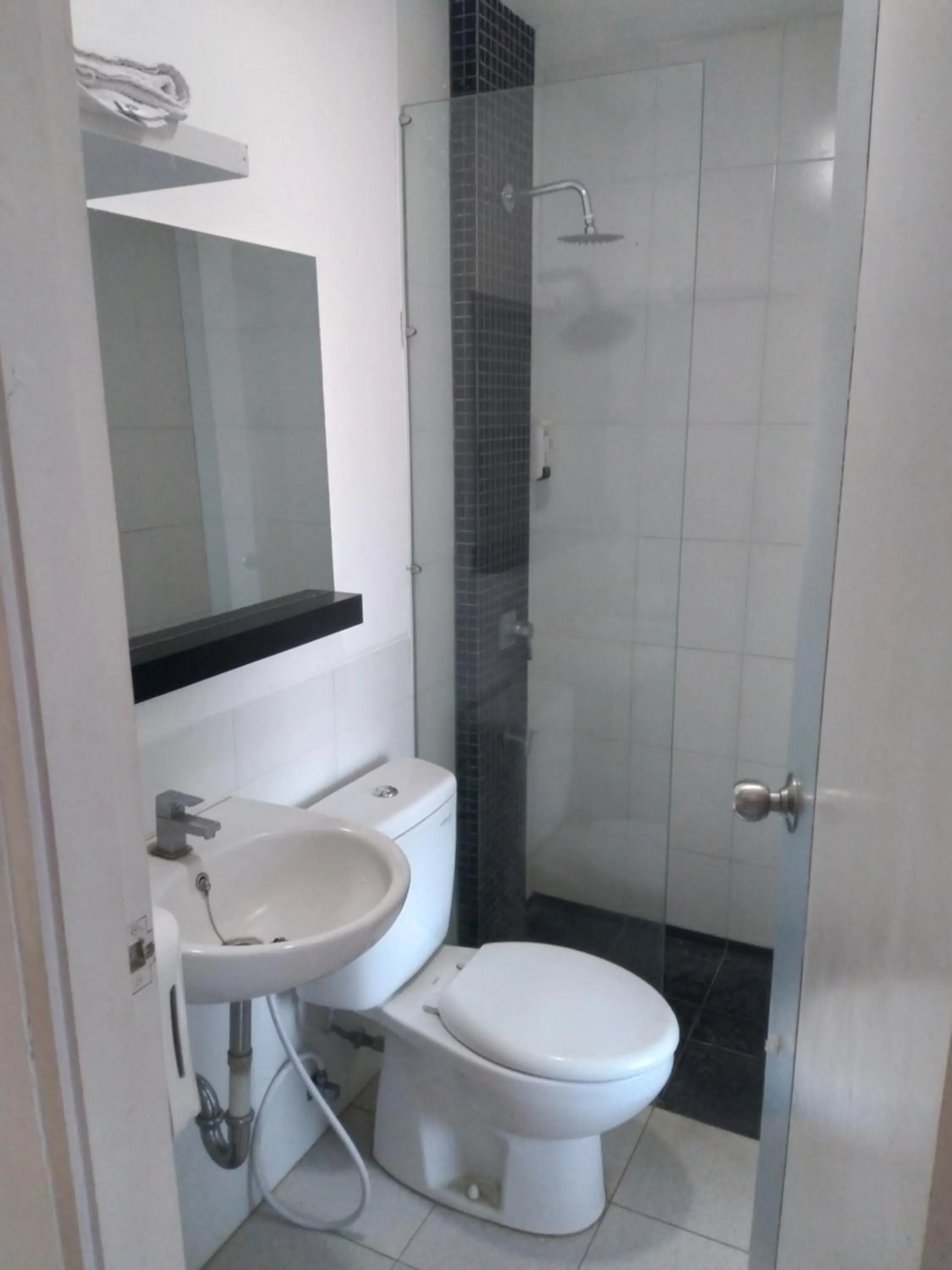 Shower in Poppies Senggigi Hostel