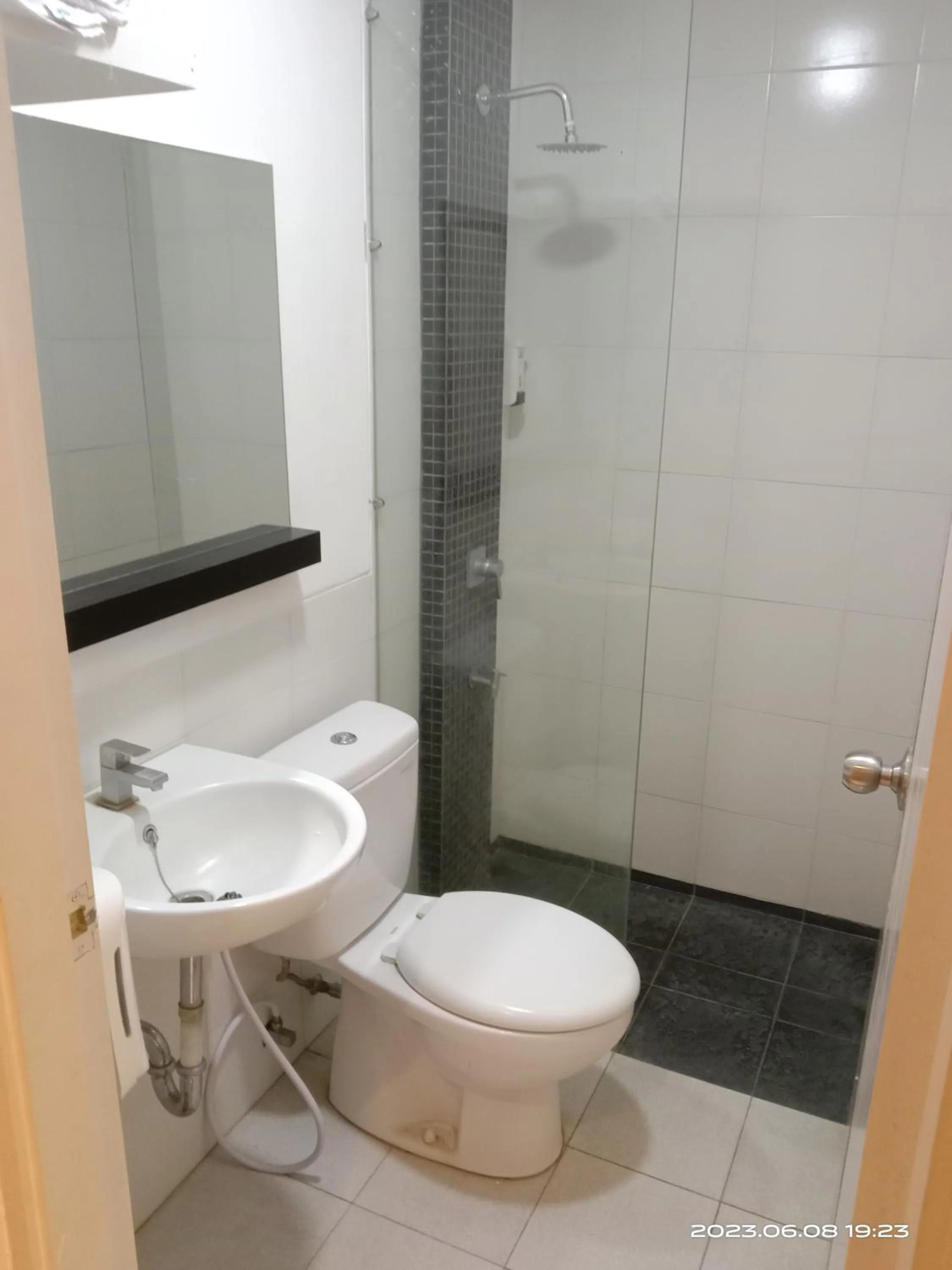 Shower in Poppies Senggigi Hostel