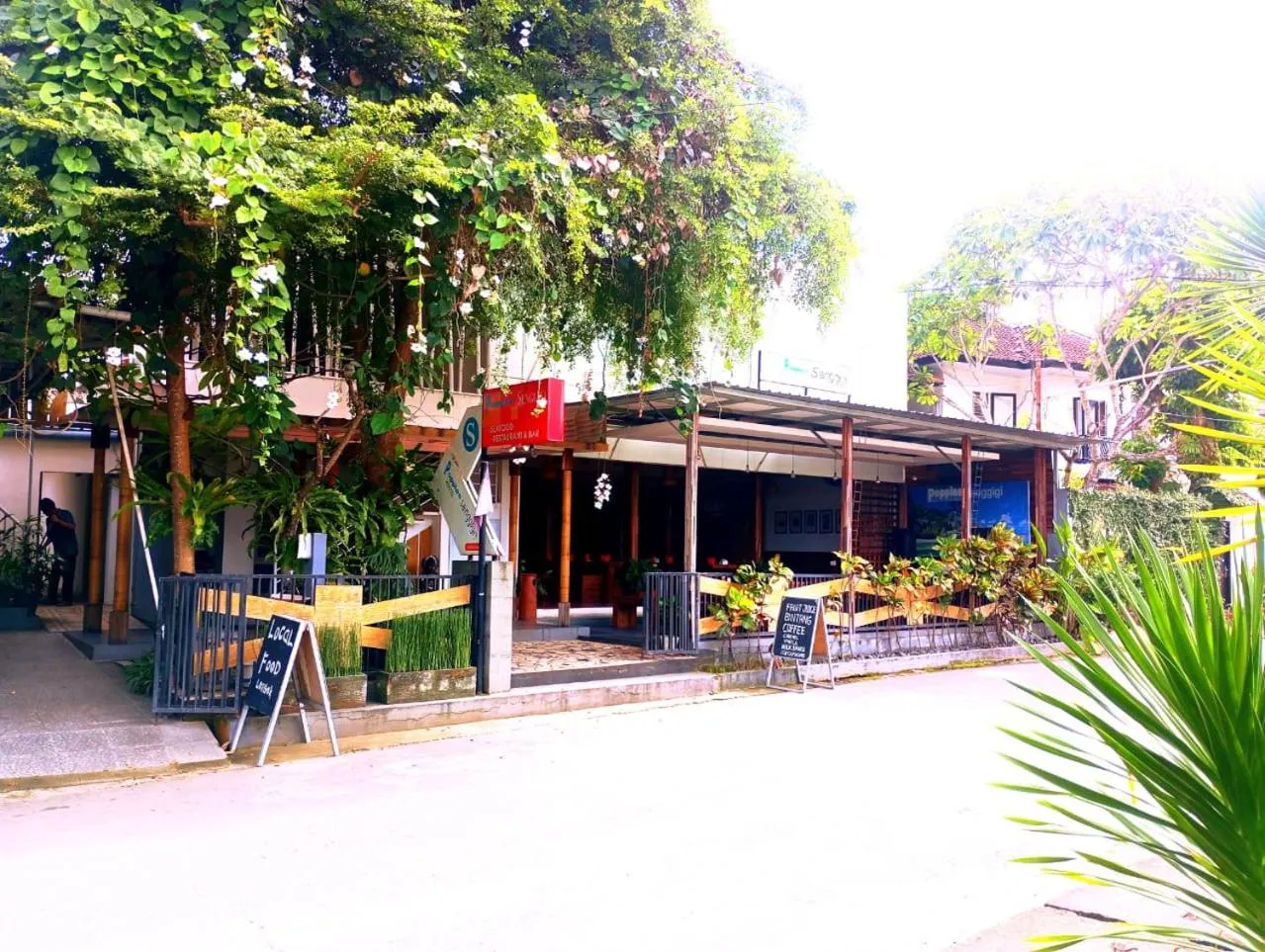 Property building in Poppies Senggigi Hostel