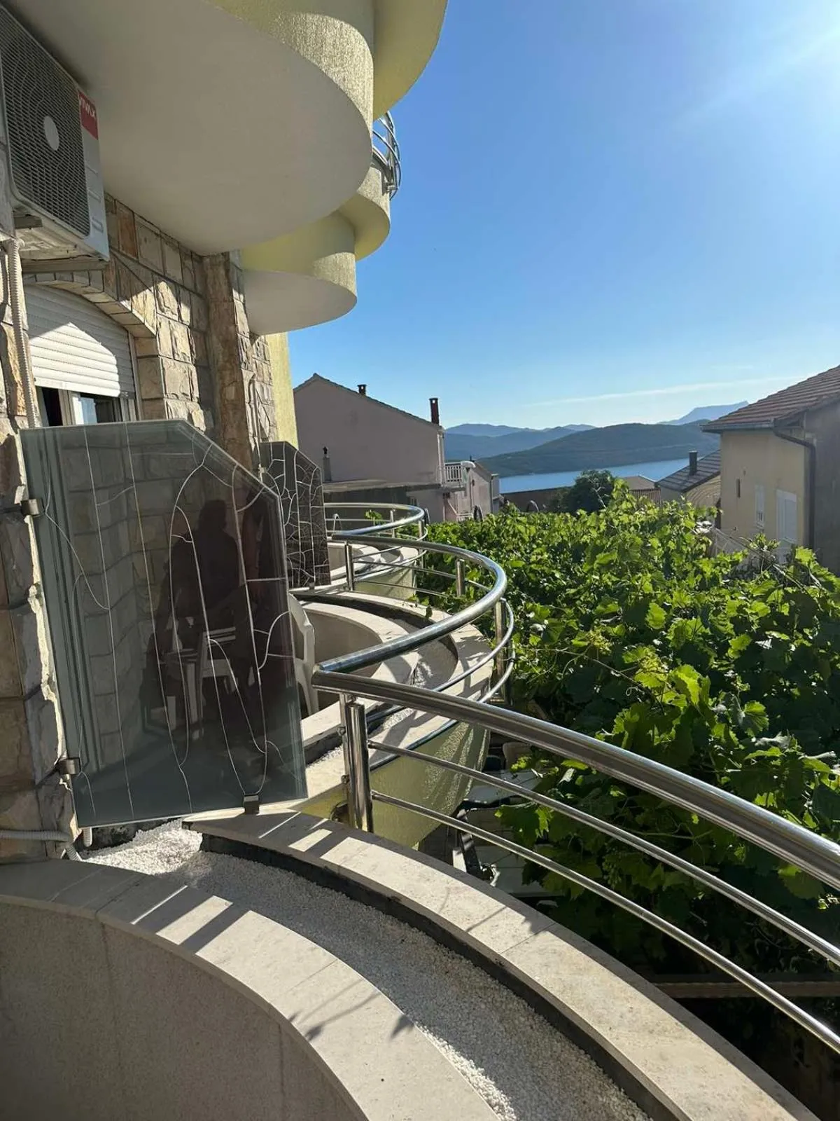 Hotel Lav