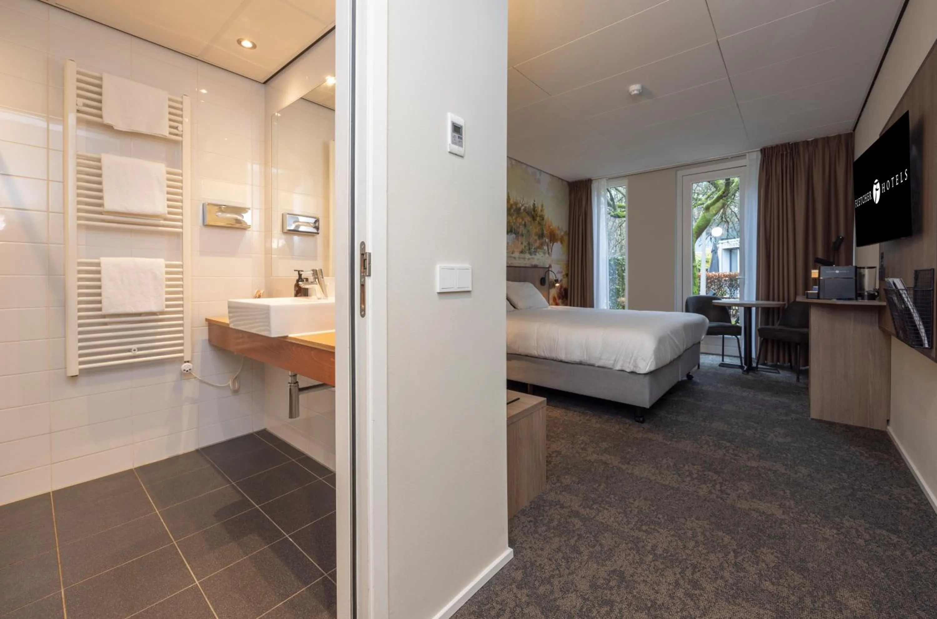 Bathroom, Bed in Fletcher Hotel-Restaurant Mooi Veluwe