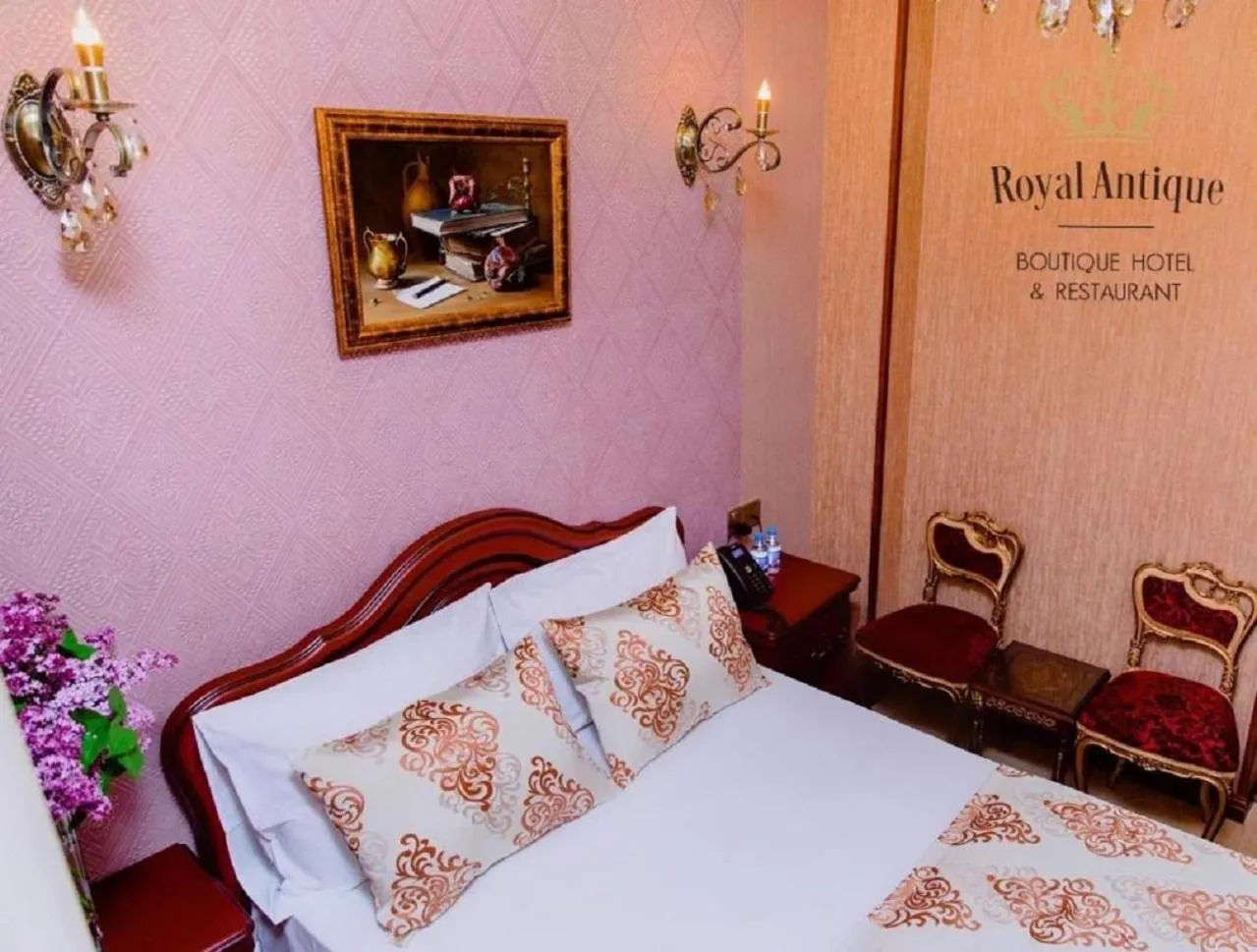 Bed in Royal Antique Boutique Hotel