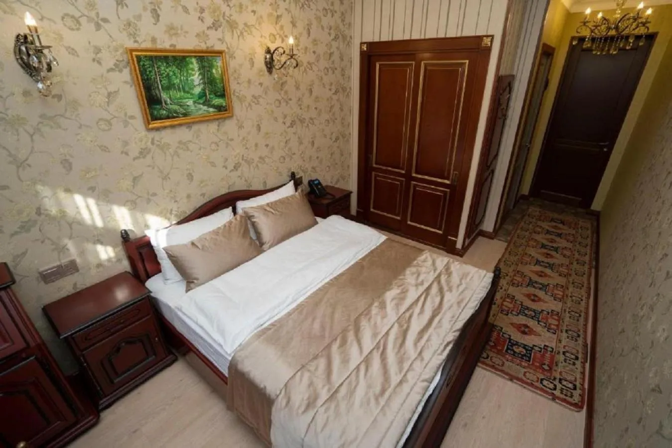 Bed in Royal Antique Boutique Hotel