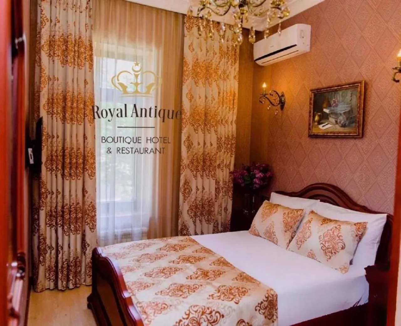 Bed in Royal Antique Boutique Hotel