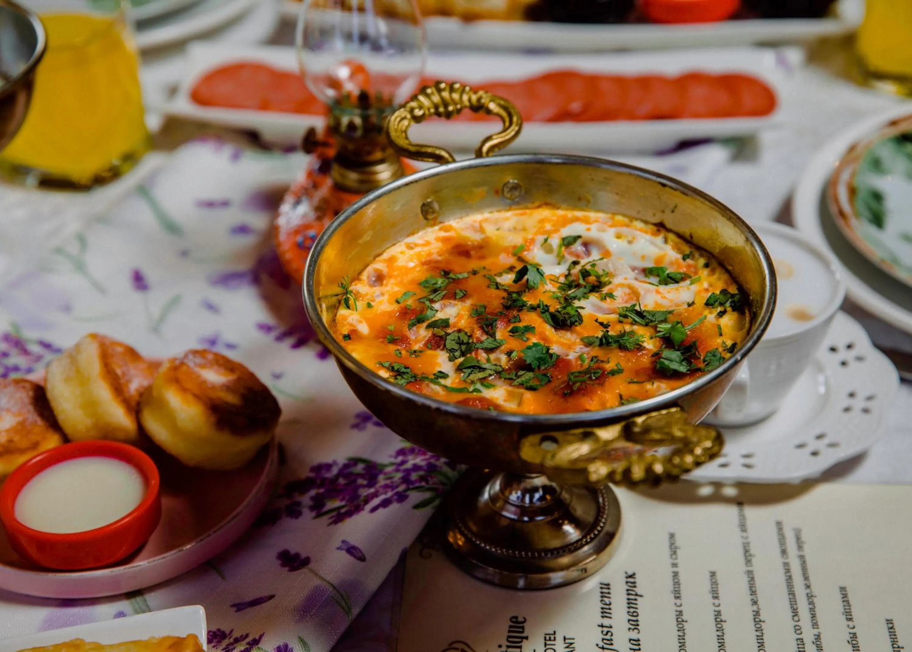 Restaurant/places to eat in Royal Antique Boutique Hotel