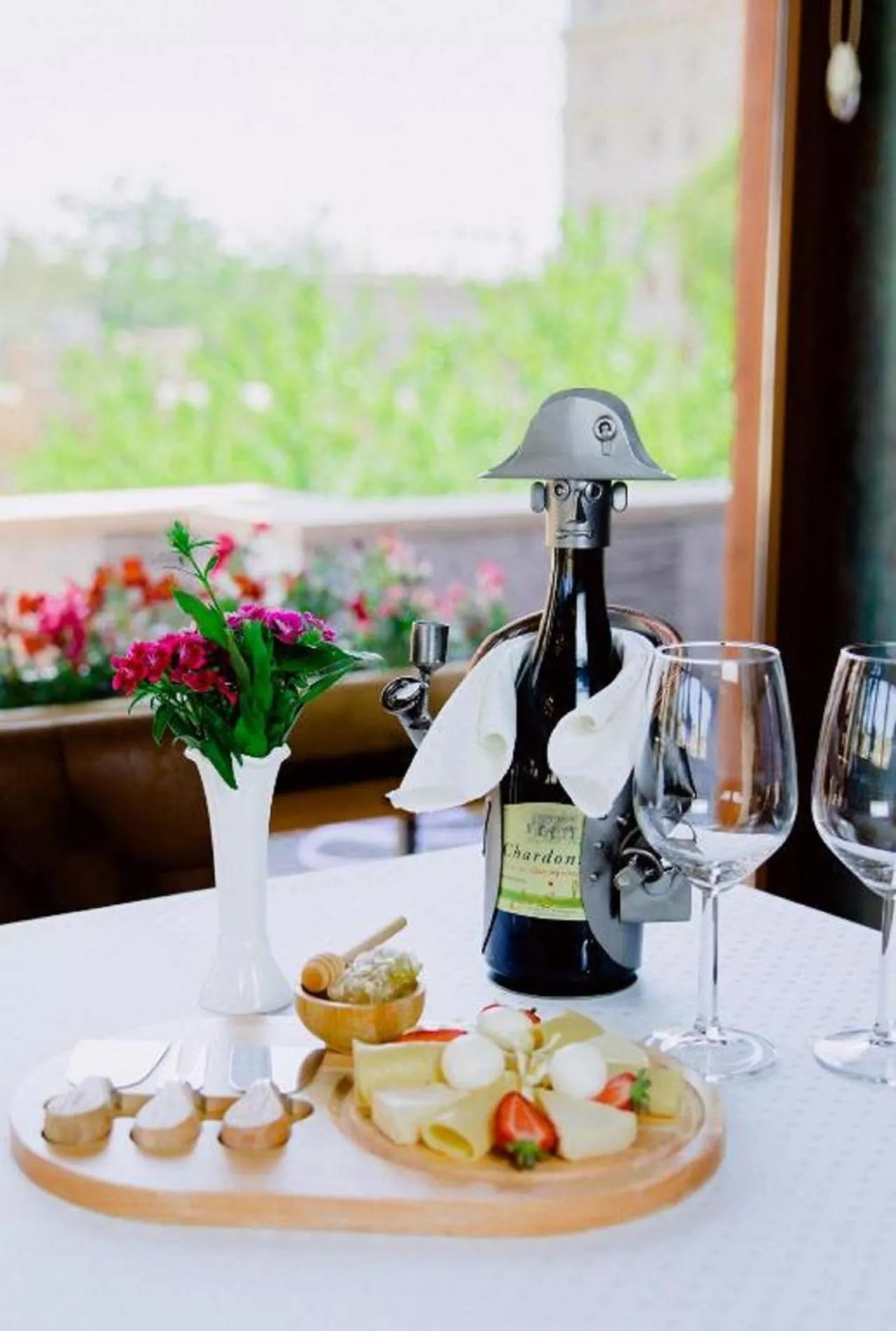 Food and drinks in Royal Antique Boutique Hotel