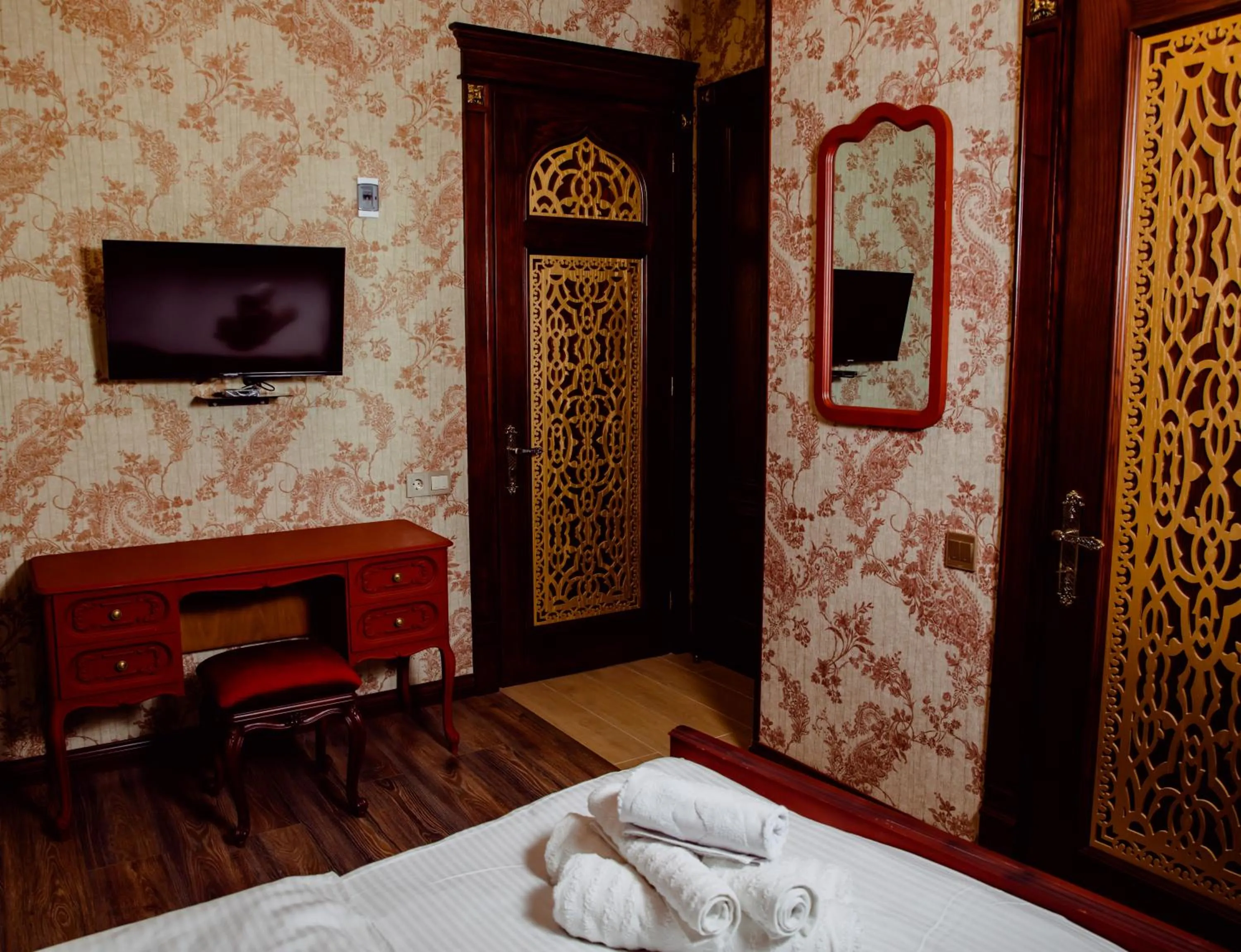 Bed in Royal Antique Boutique Hotel