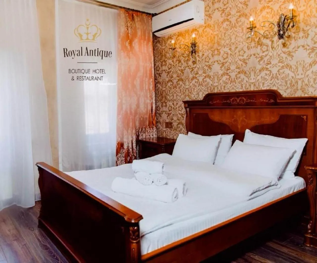 Bed in Royal Antique Boutique Hotel