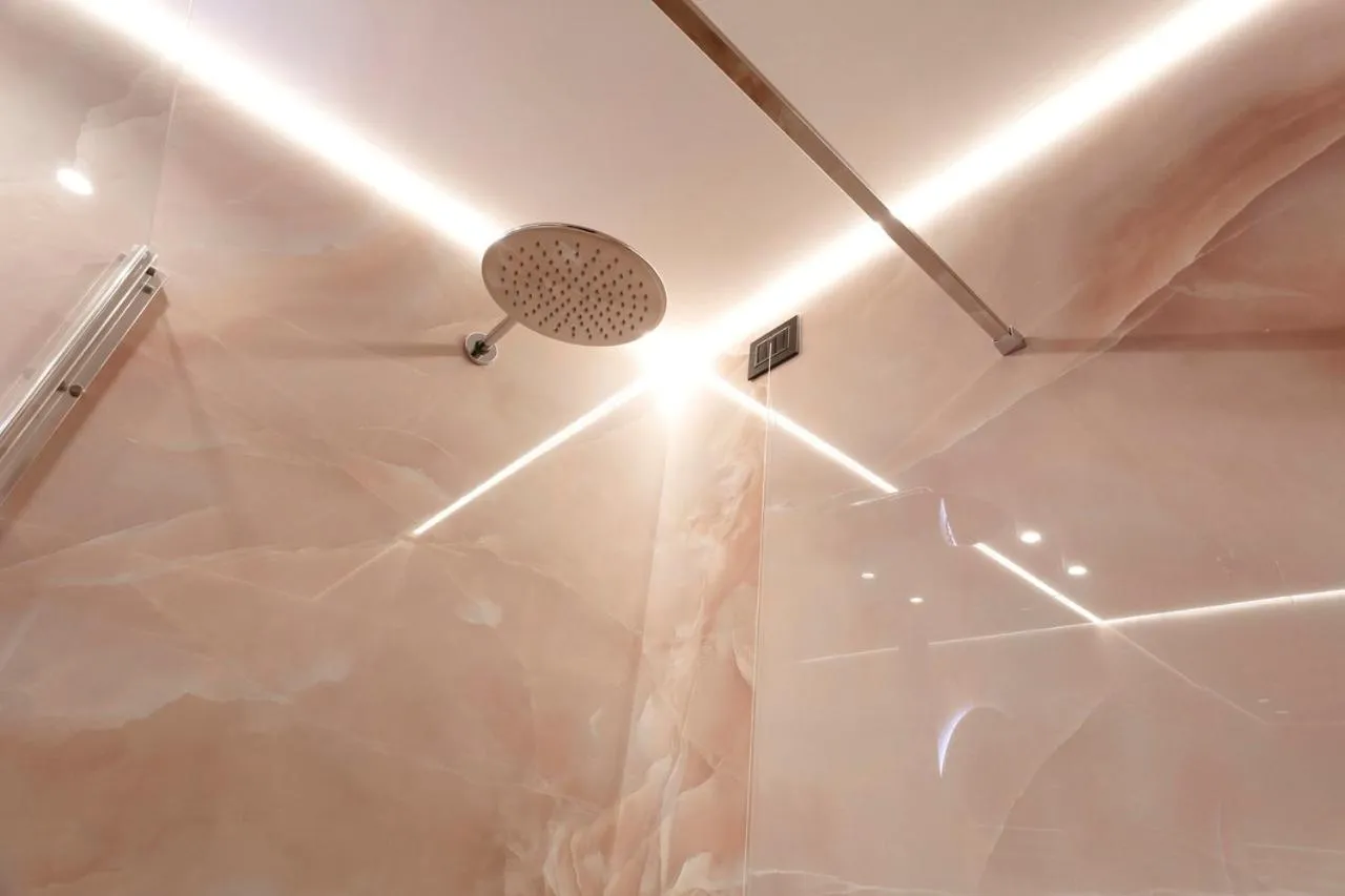 Shower in Boutique Hotel Sirmione