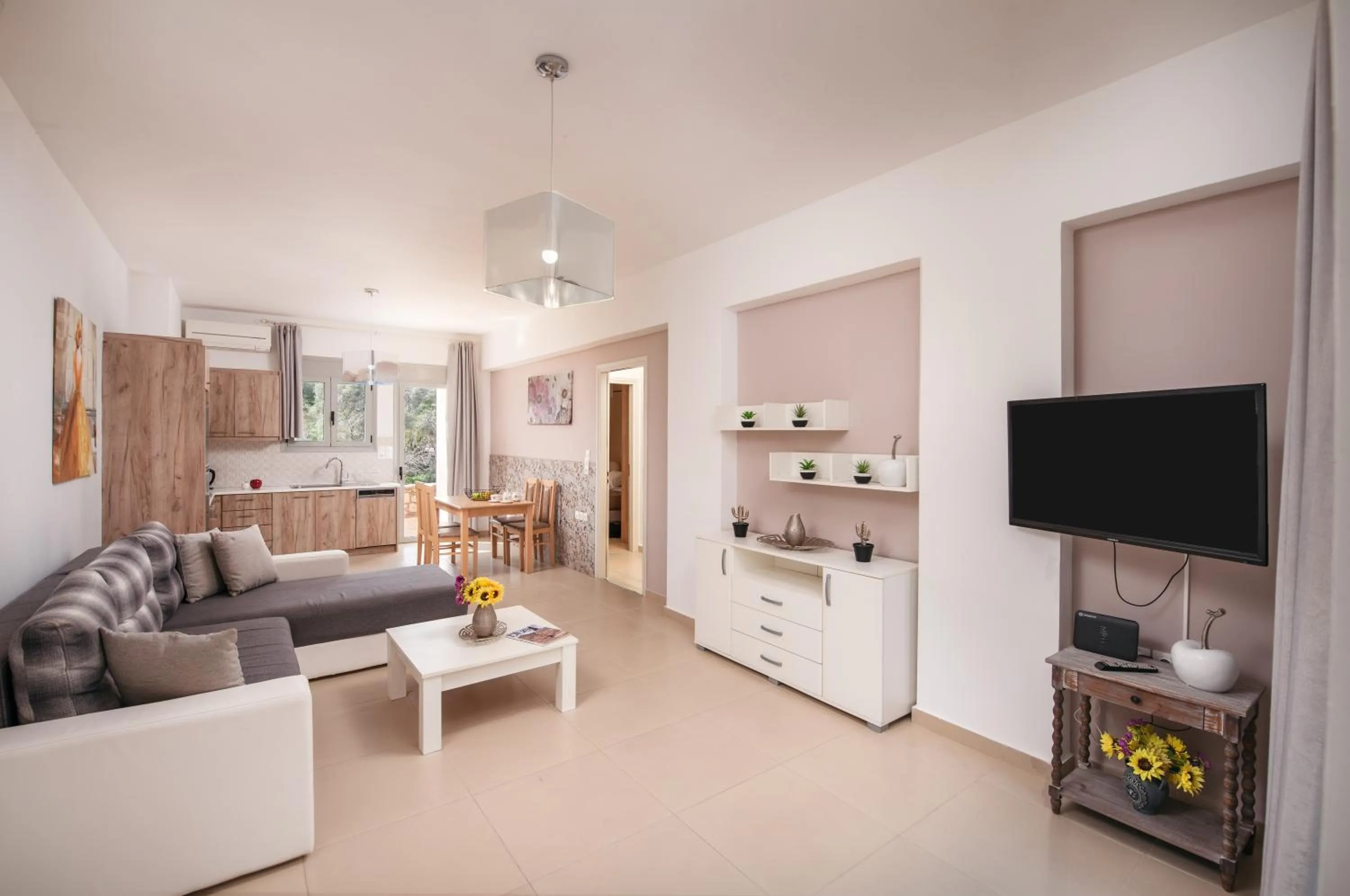 Urania Luxury Suite with pool view -Loutra Resort