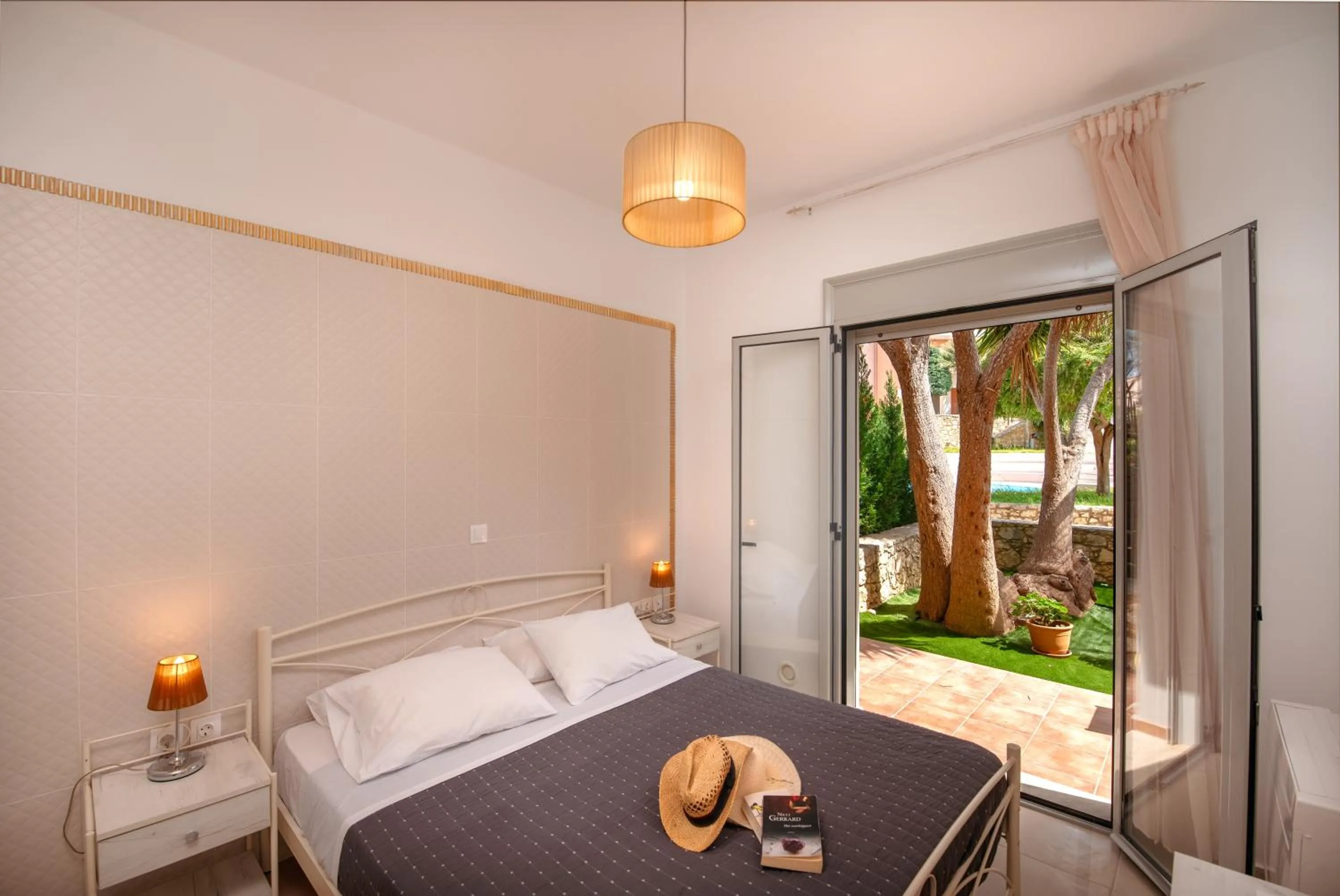 Urania Luxury Suite with pool view -Loutra Resort