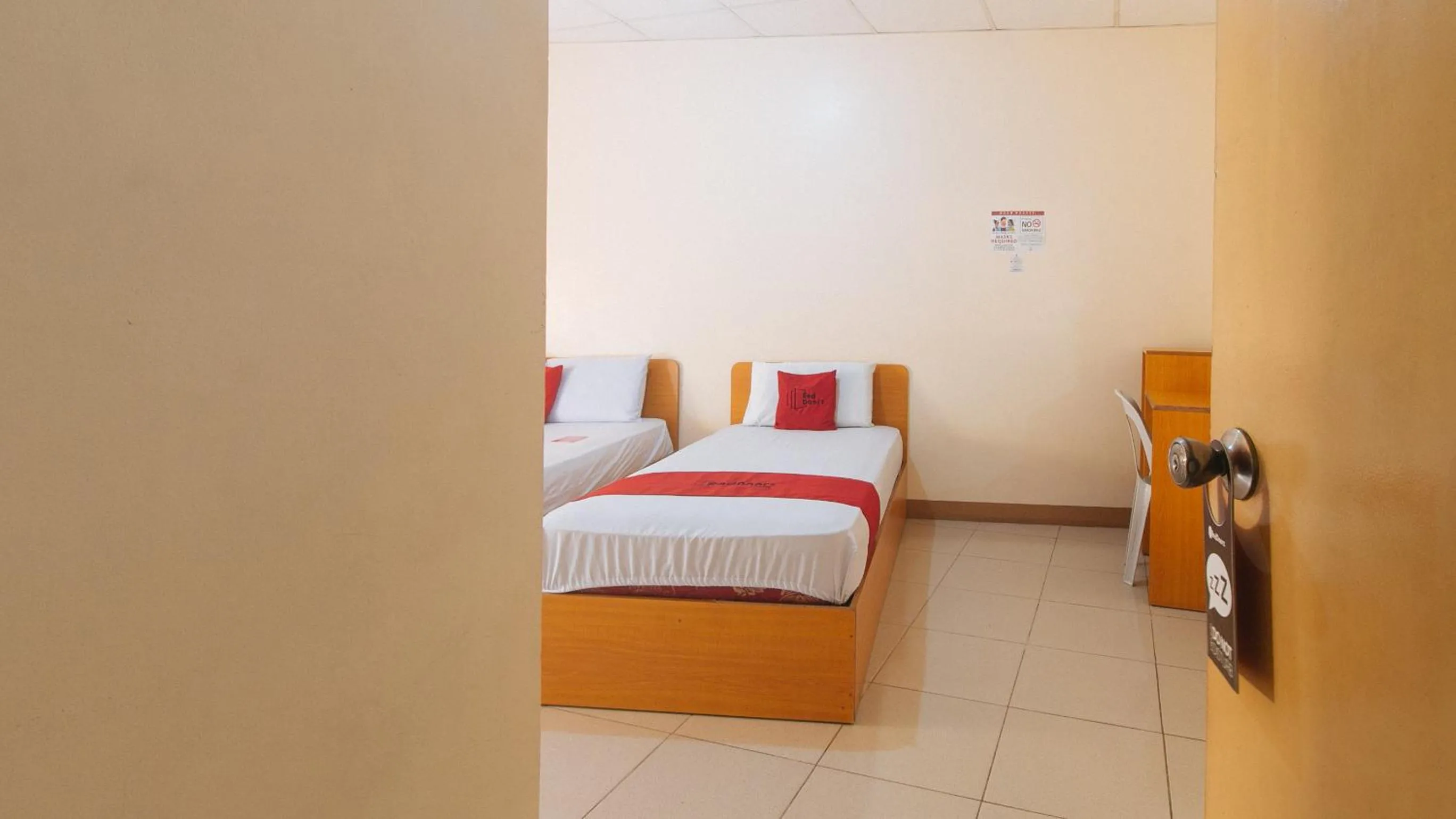 Bed in RedDoorz @ Asiana Pension Inn Mandaue City