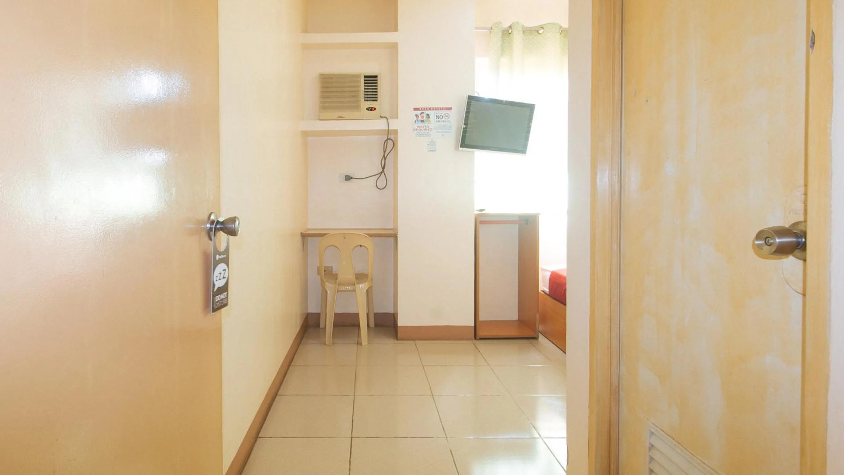 TV and multimedia in RedDoorz @ Asiana Pension Inn Mandaue City