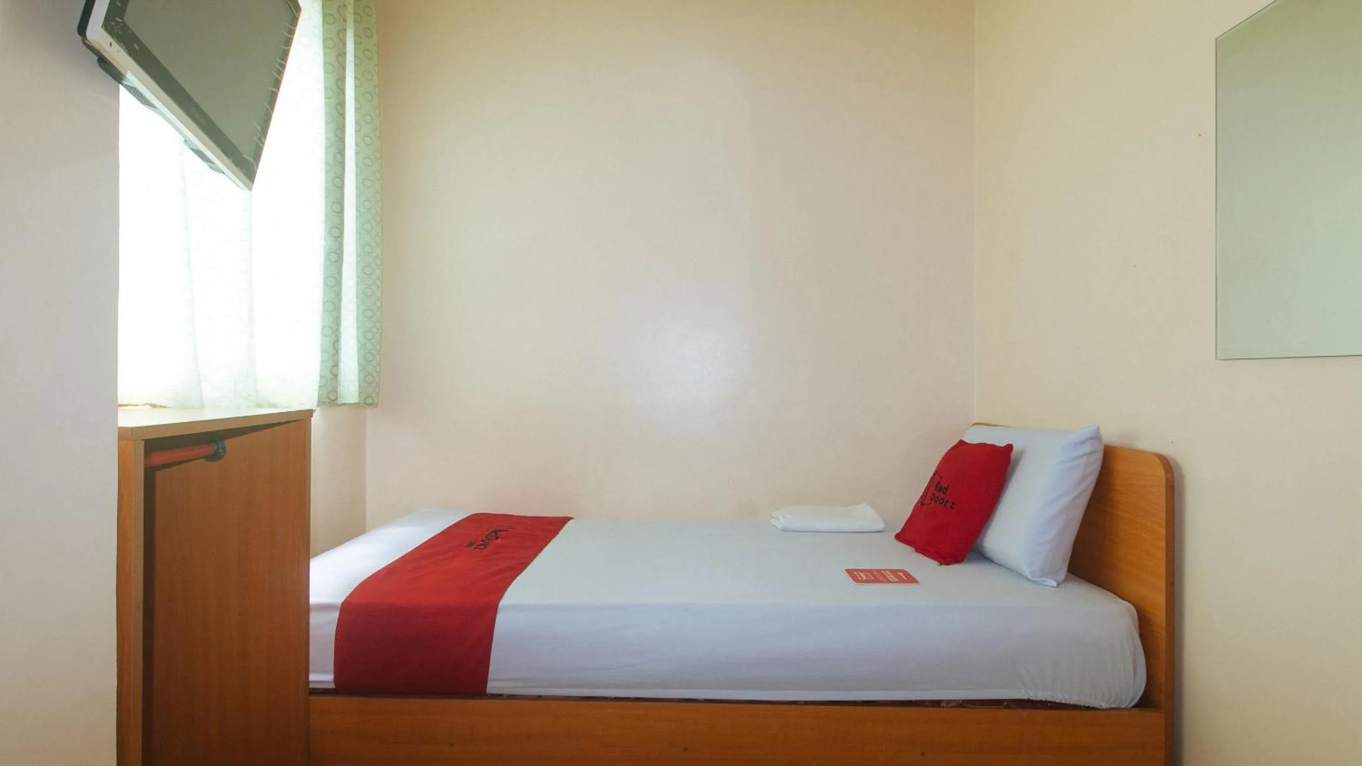 Bedroom, Bed in RedDoorz @ Asiana Pension Inn Mandaue City