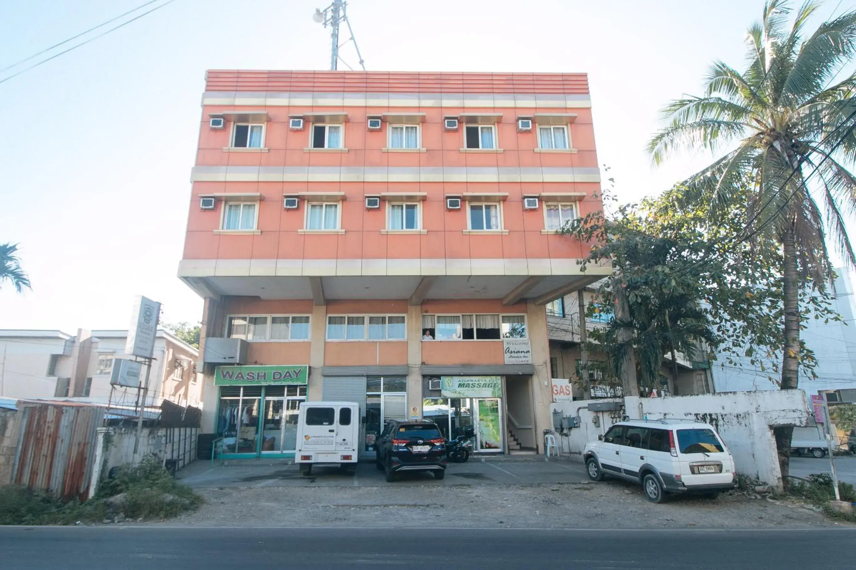 Property building in RedDoorz @ Asiana Pension Inn Mandaue City Property building in RedDoorz @ Asiana Pension Inn Mandaue City