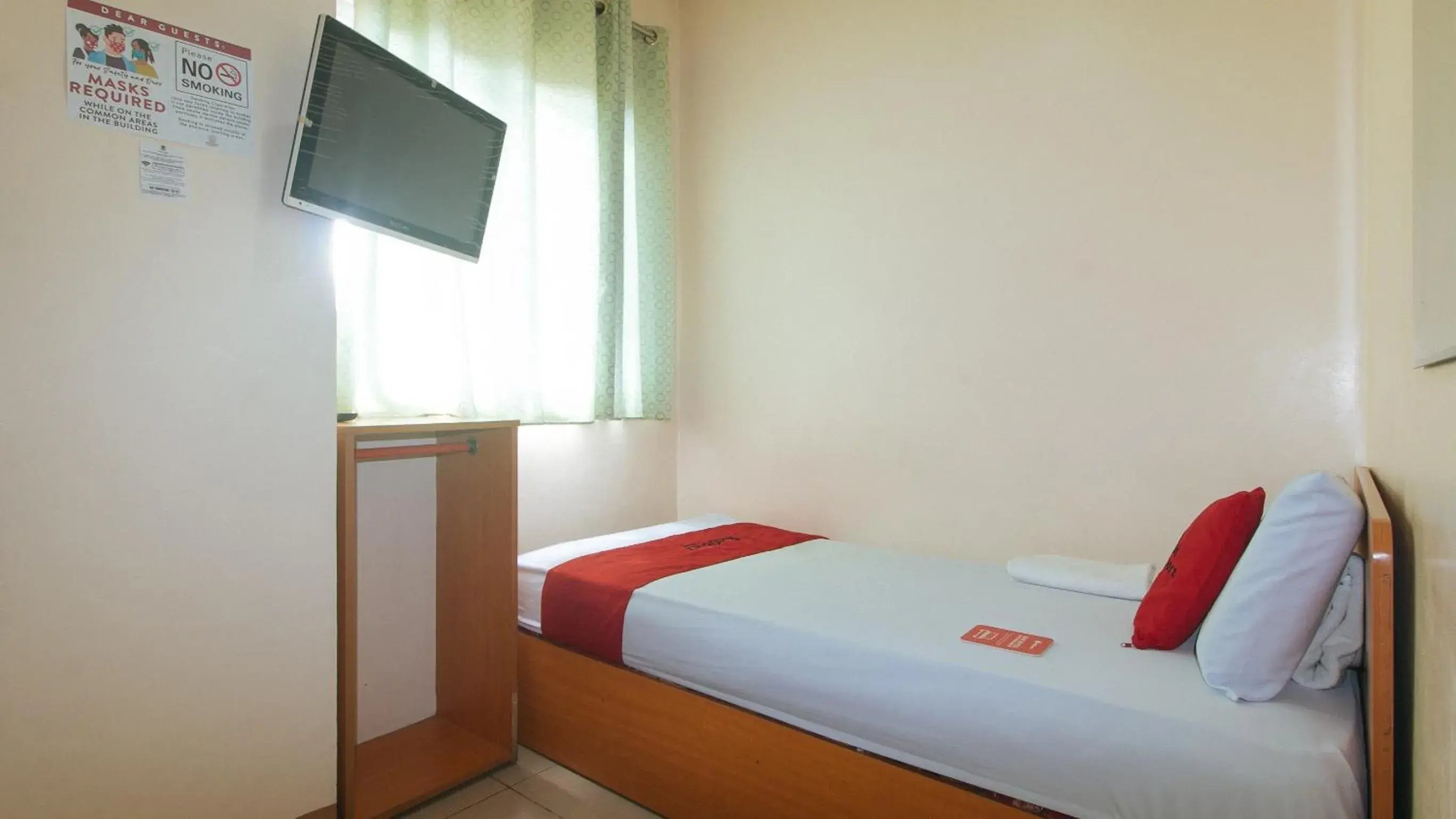 Single Room in RedDoorz @ Asiana Pension Inn Mandaue City Single Room in RedDoorz @ Asiana Pension Inn Mandaue City