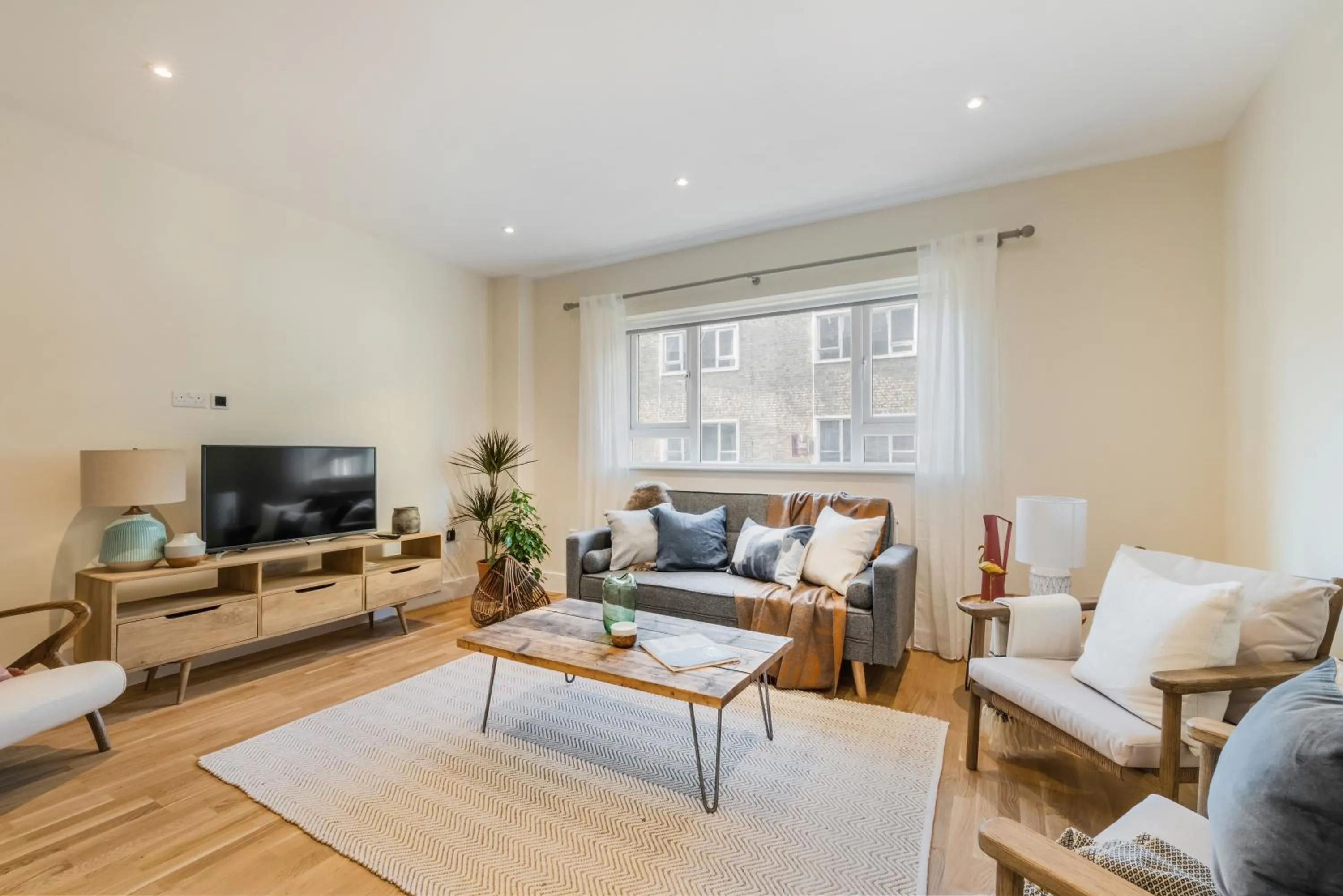 Communal lounge/ TV room in StayLux Kensington