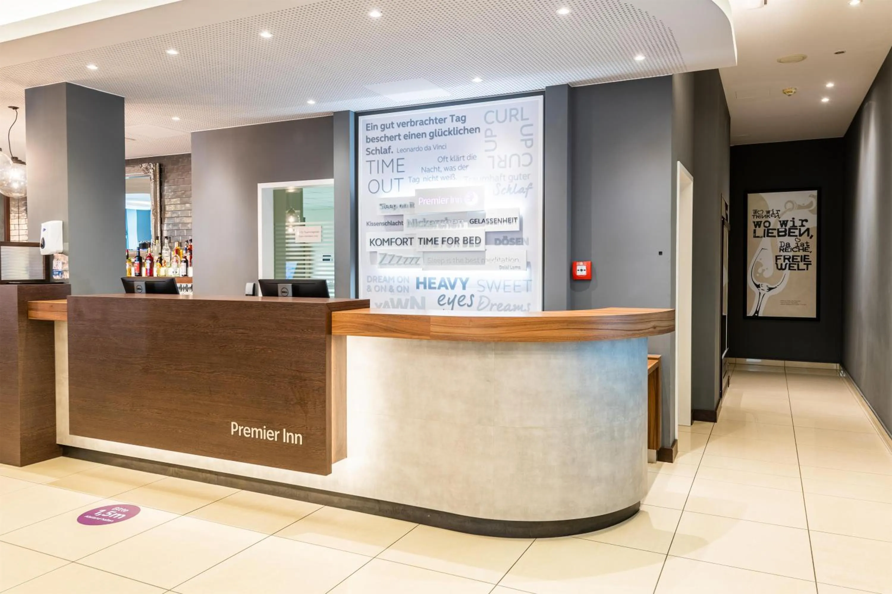 Lobby or reception in Premier Inn Frankfurt City Centre