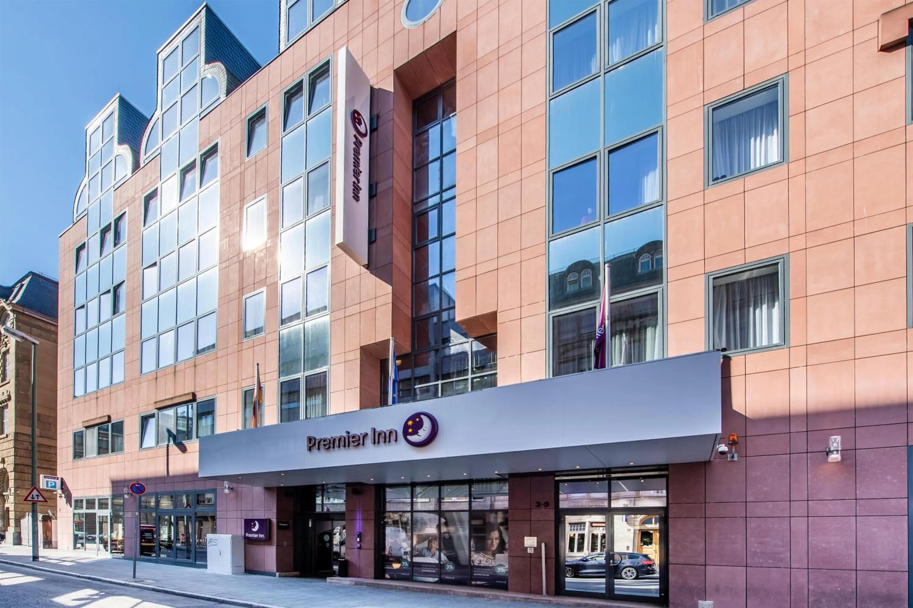 Property building in Premier Inn Frankfurt City Centre