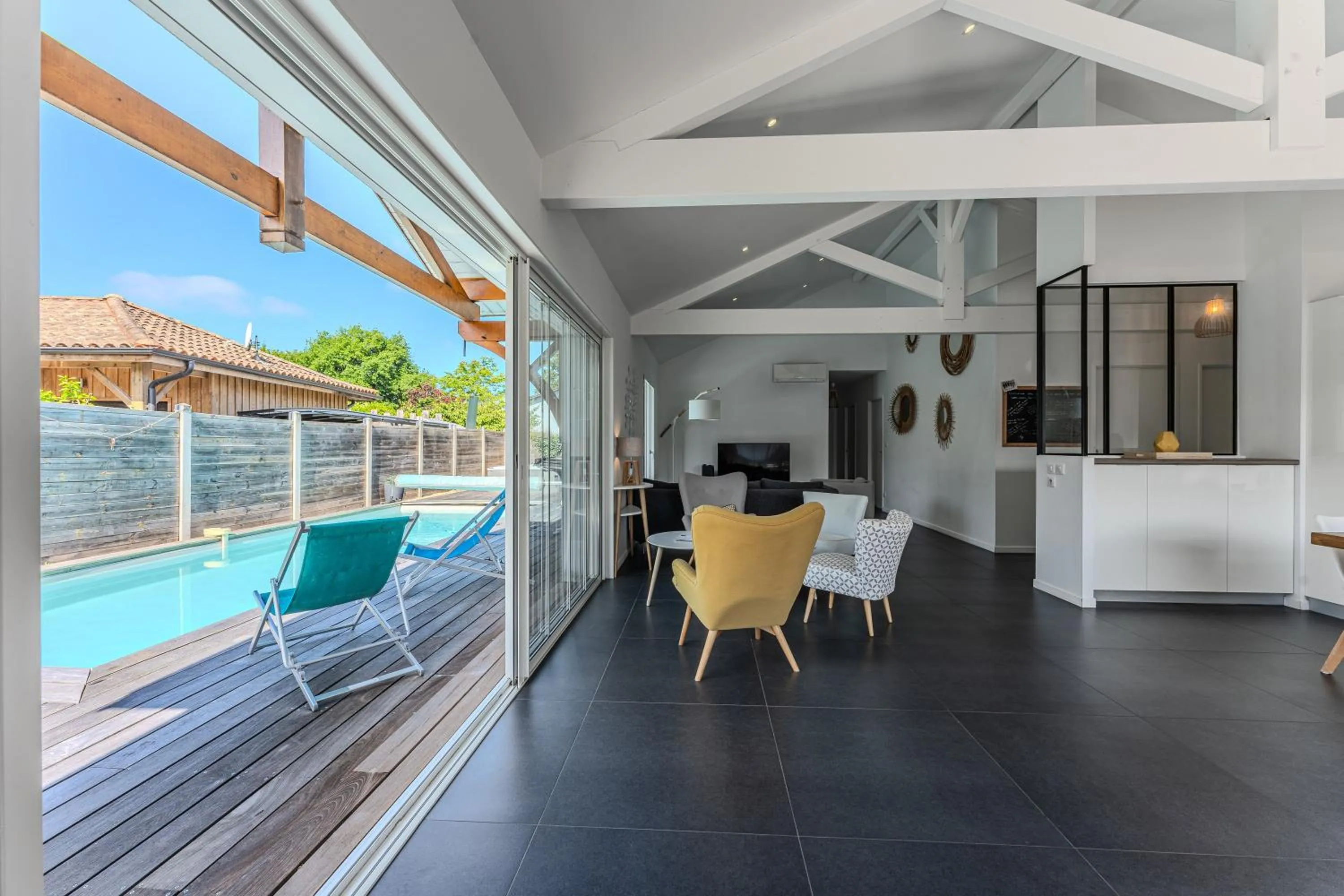 Three-Bedroom House in La villa Sirelis piscine et spa