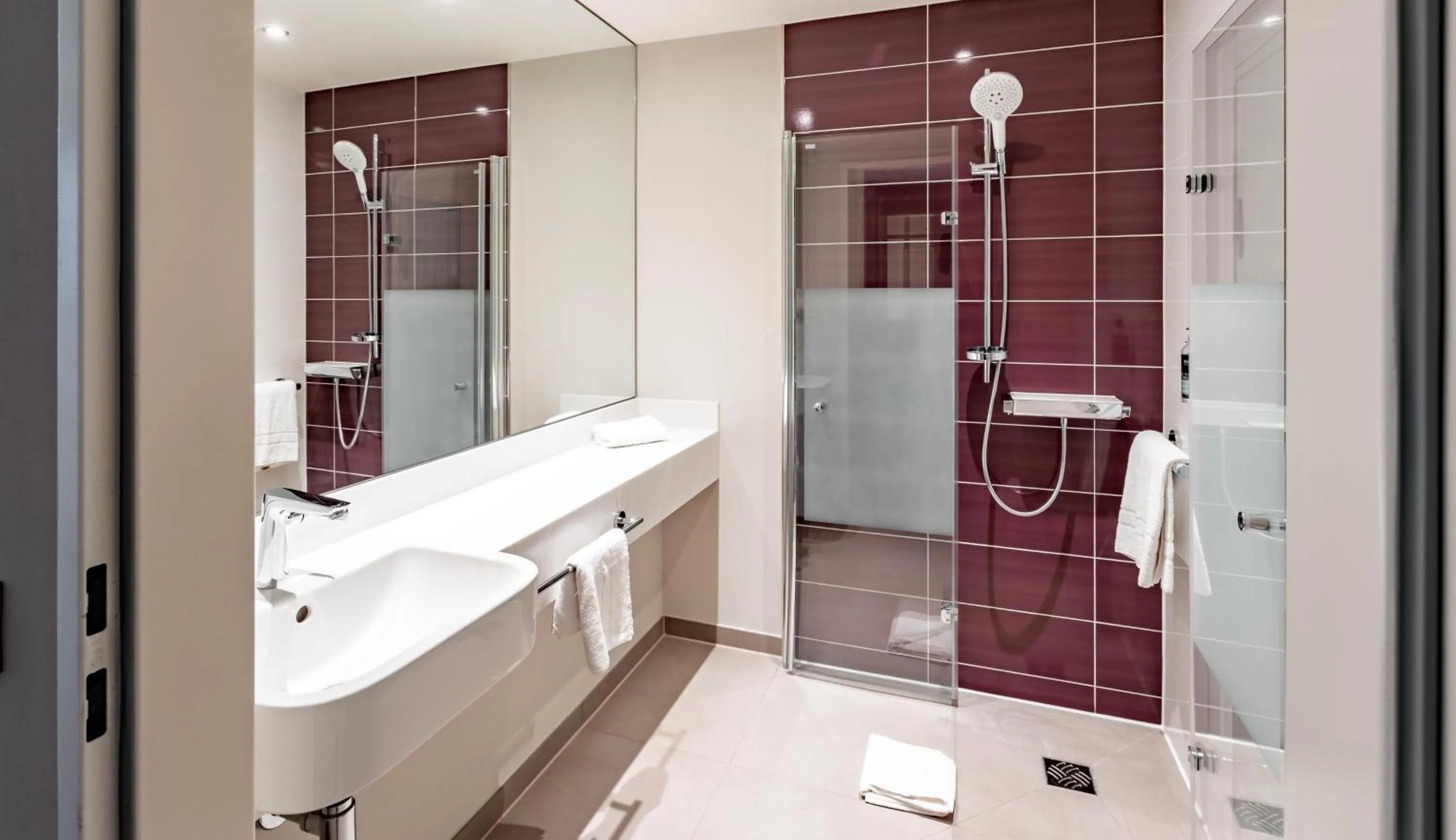 Bathroom in Premier Inn Frankfurt Messe