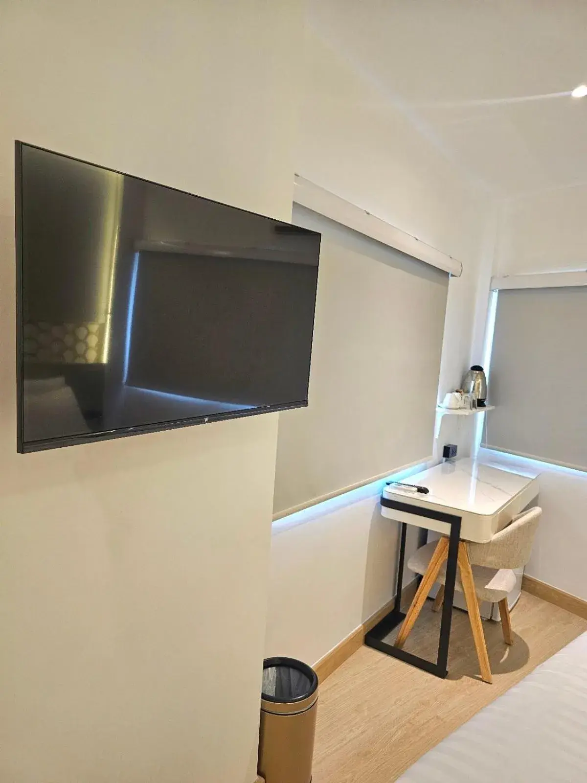 TV and multimedia, Bed in Arawana Express Sukhumvit 22 TV and multimedia, Bed in Arawana Express Sukhumvit 22