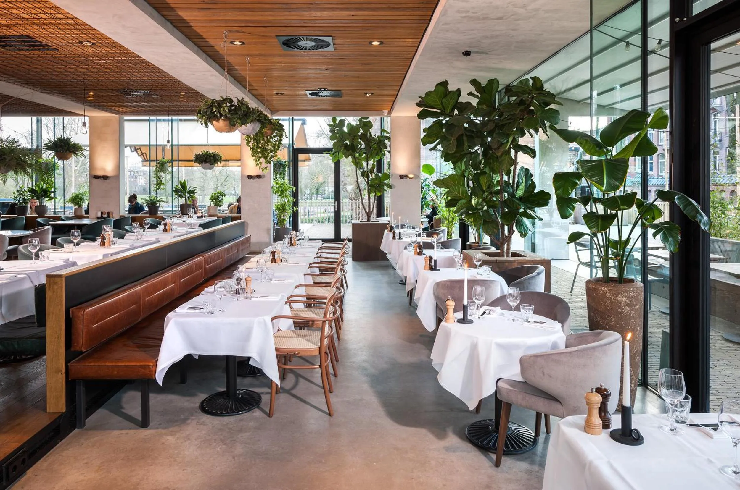 Restaurant/places to eat in Hotel Arena