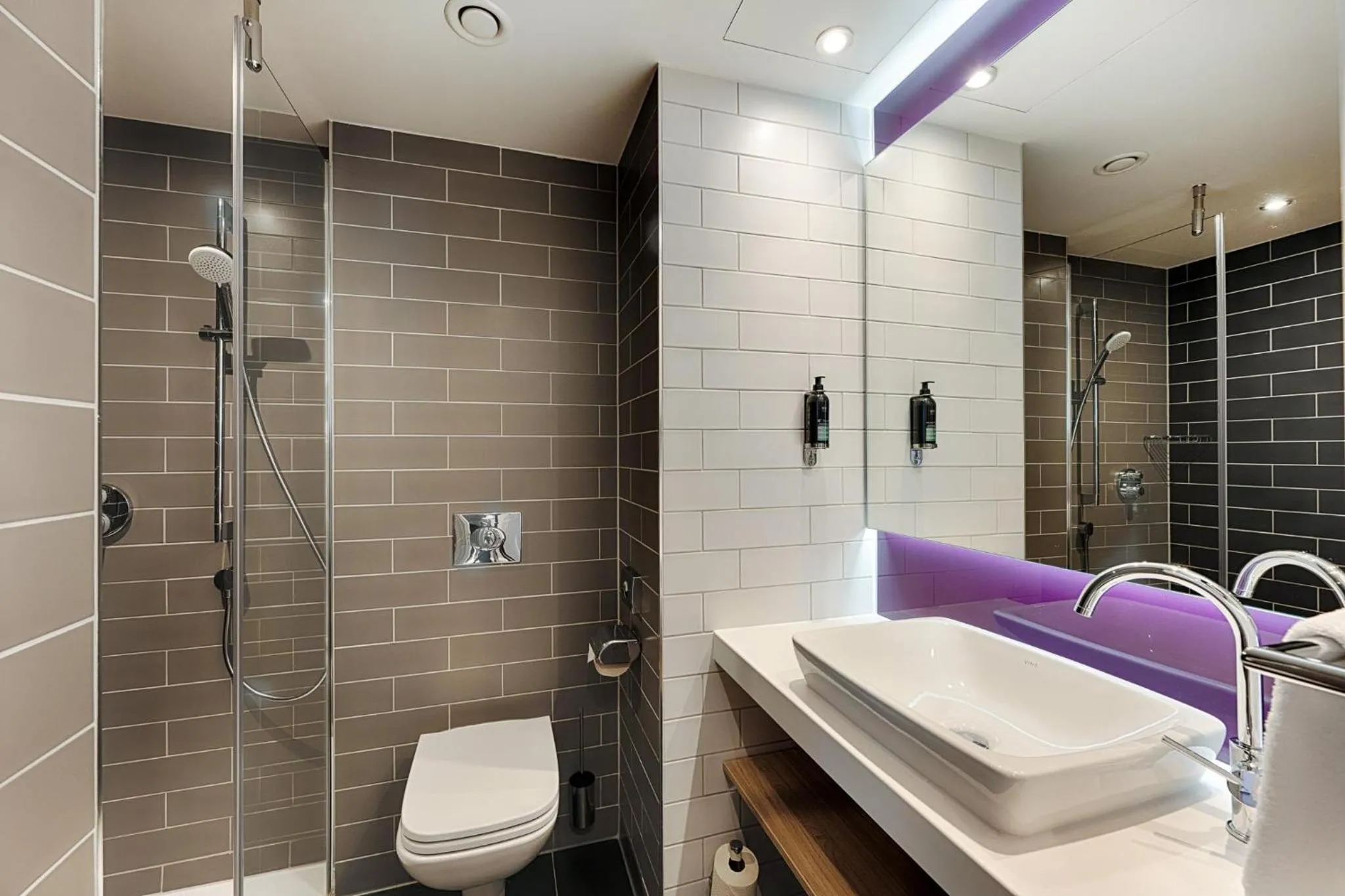 Bathroom in Premier Inn Frankfurt Westend