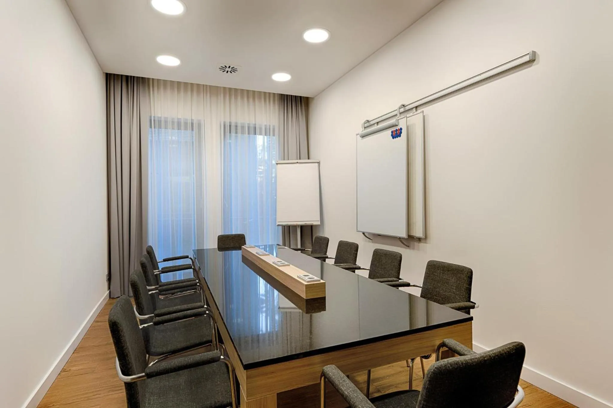 Meeting/conference room in Premier Inn Frankfurt Westend