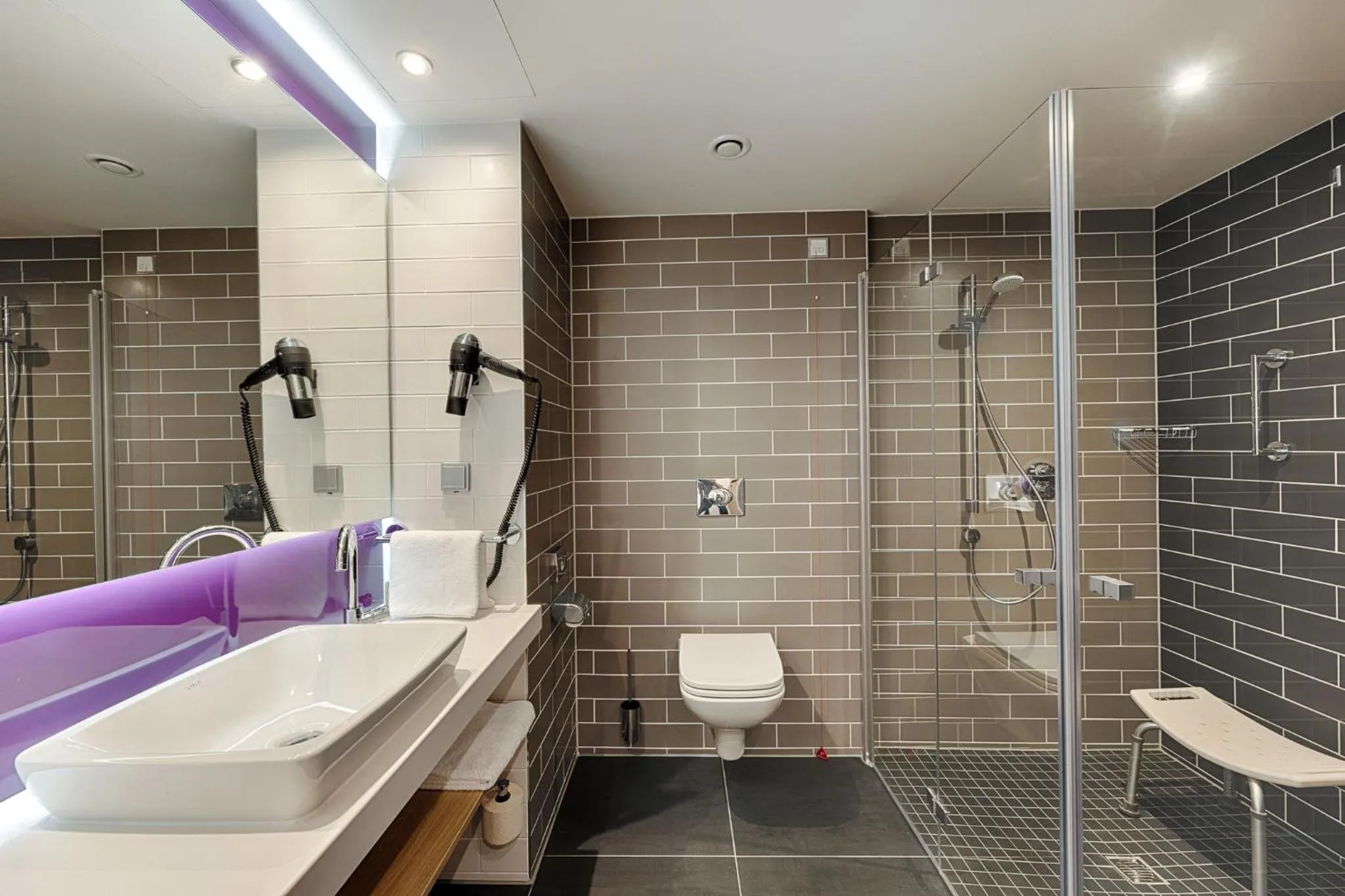 Bathroom in Premier Inn Frankfurt Westend