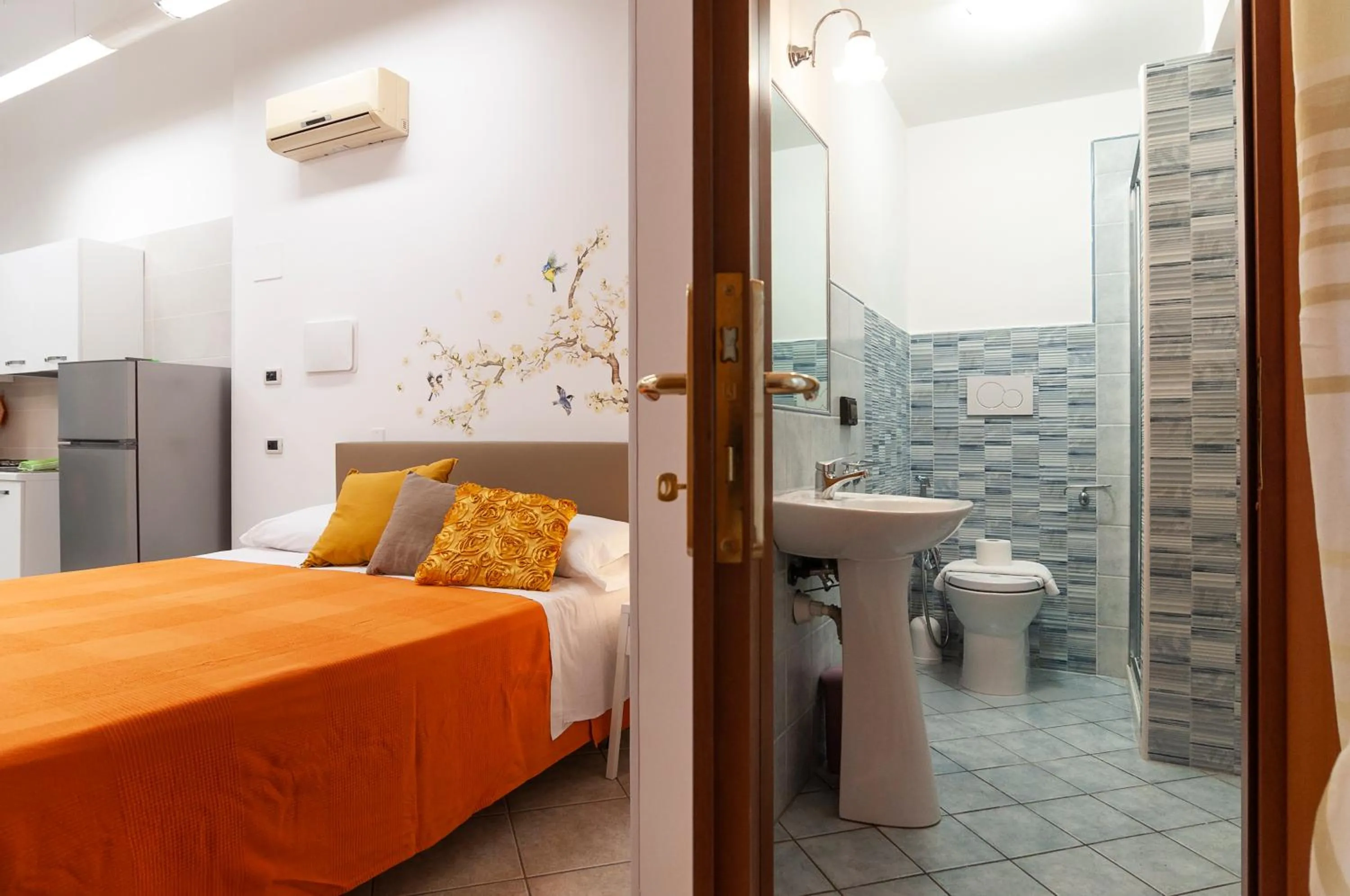 Bathroom, Bed in Casa Vacanza Nibbio 26