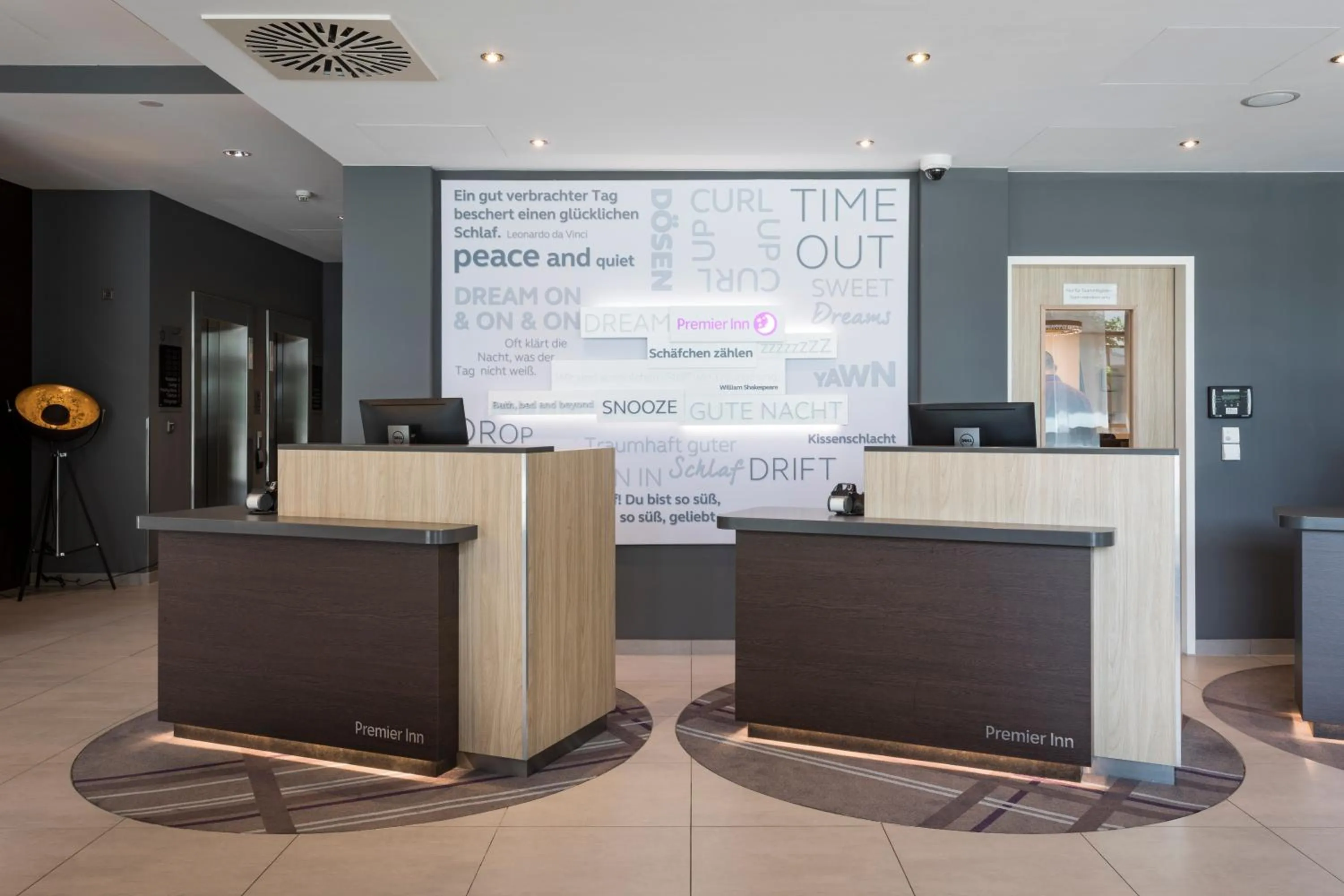 Lobby or reception in Holiday Inn Express Freiburg - City Centre