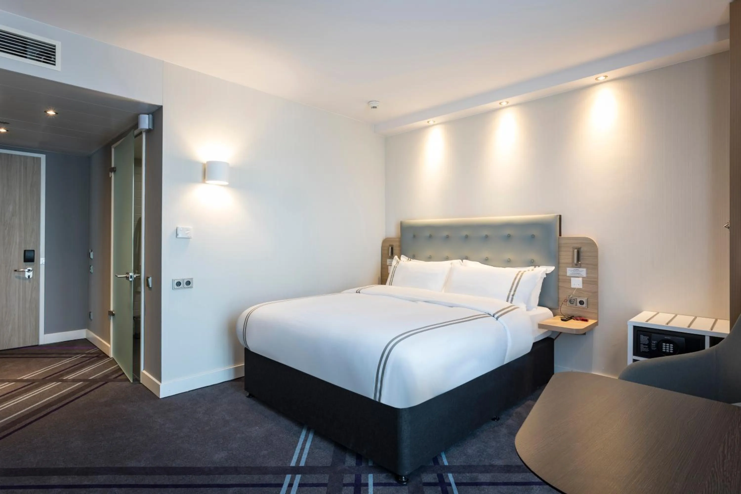 Bed in Holiday Inn Express Freiburg - City Centre