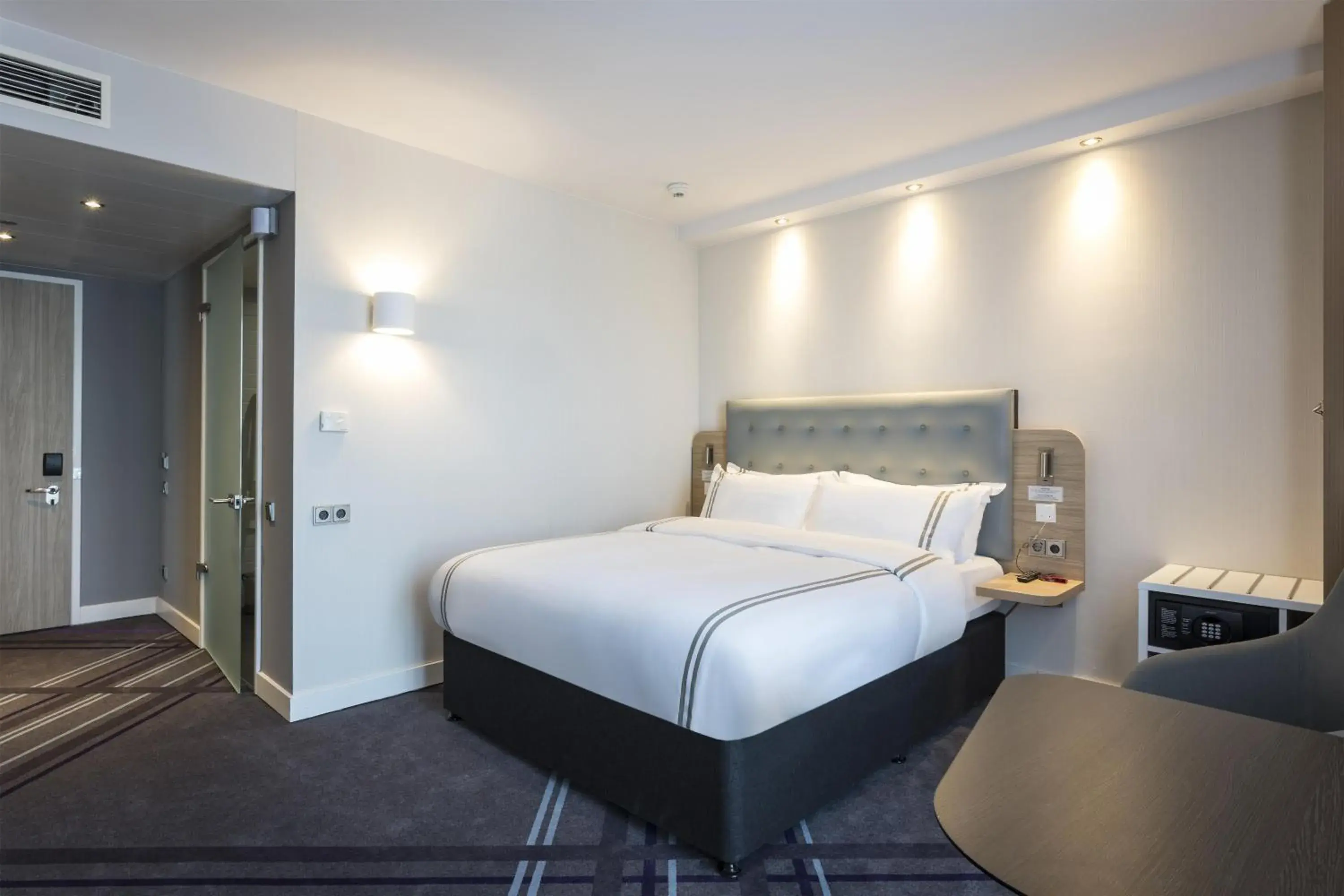 Bedroom, Bed in Premier Inn Freiburg City Süd Bedroom, Bed in Premier Inn Freiburg City Süd