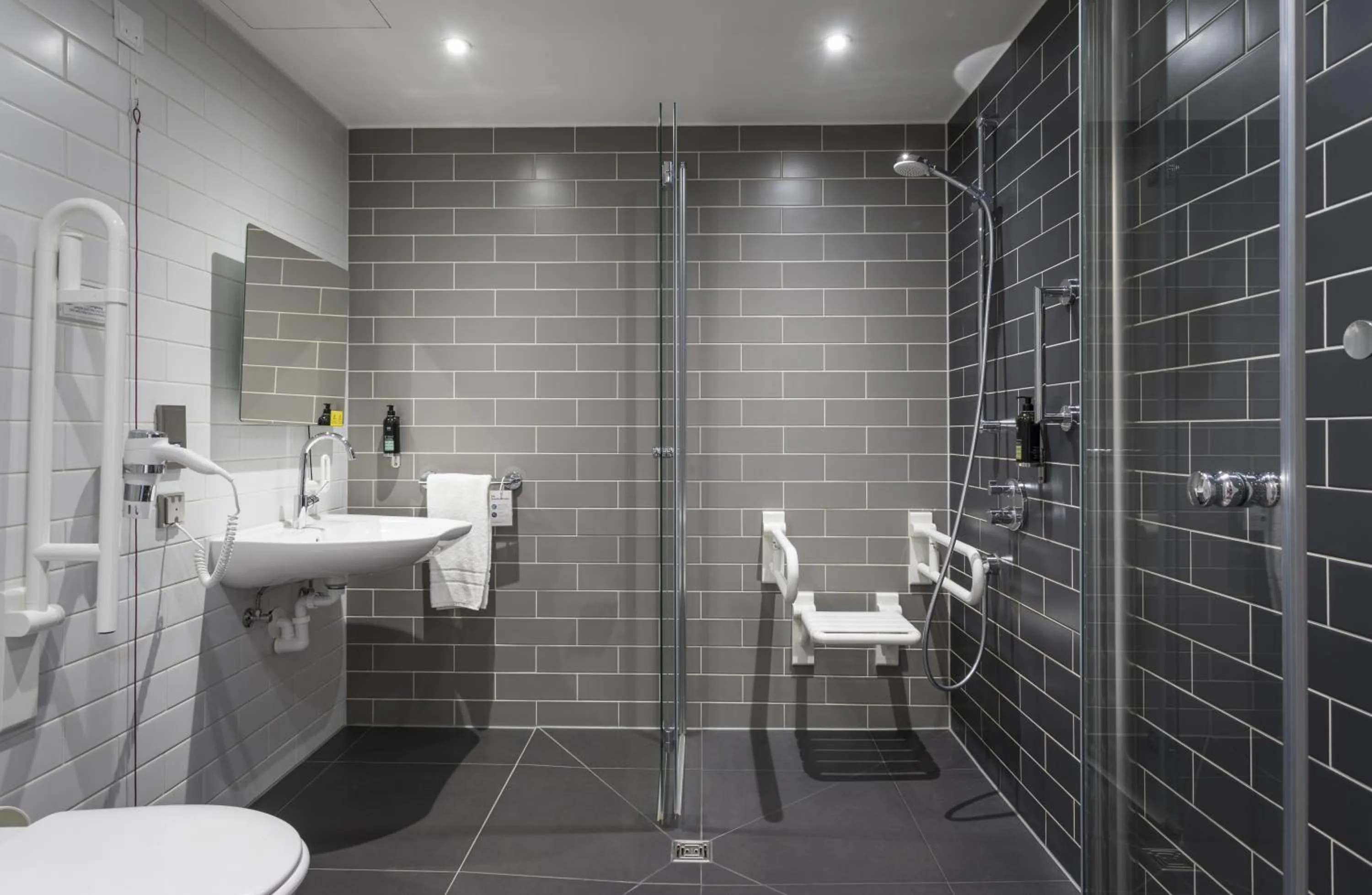 Shower in Holiday Inn Express Freiburg - City Centre