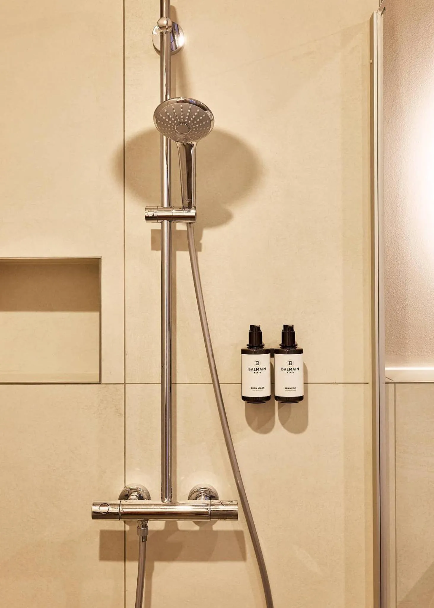 Shower in Arbio I Makro Apartments