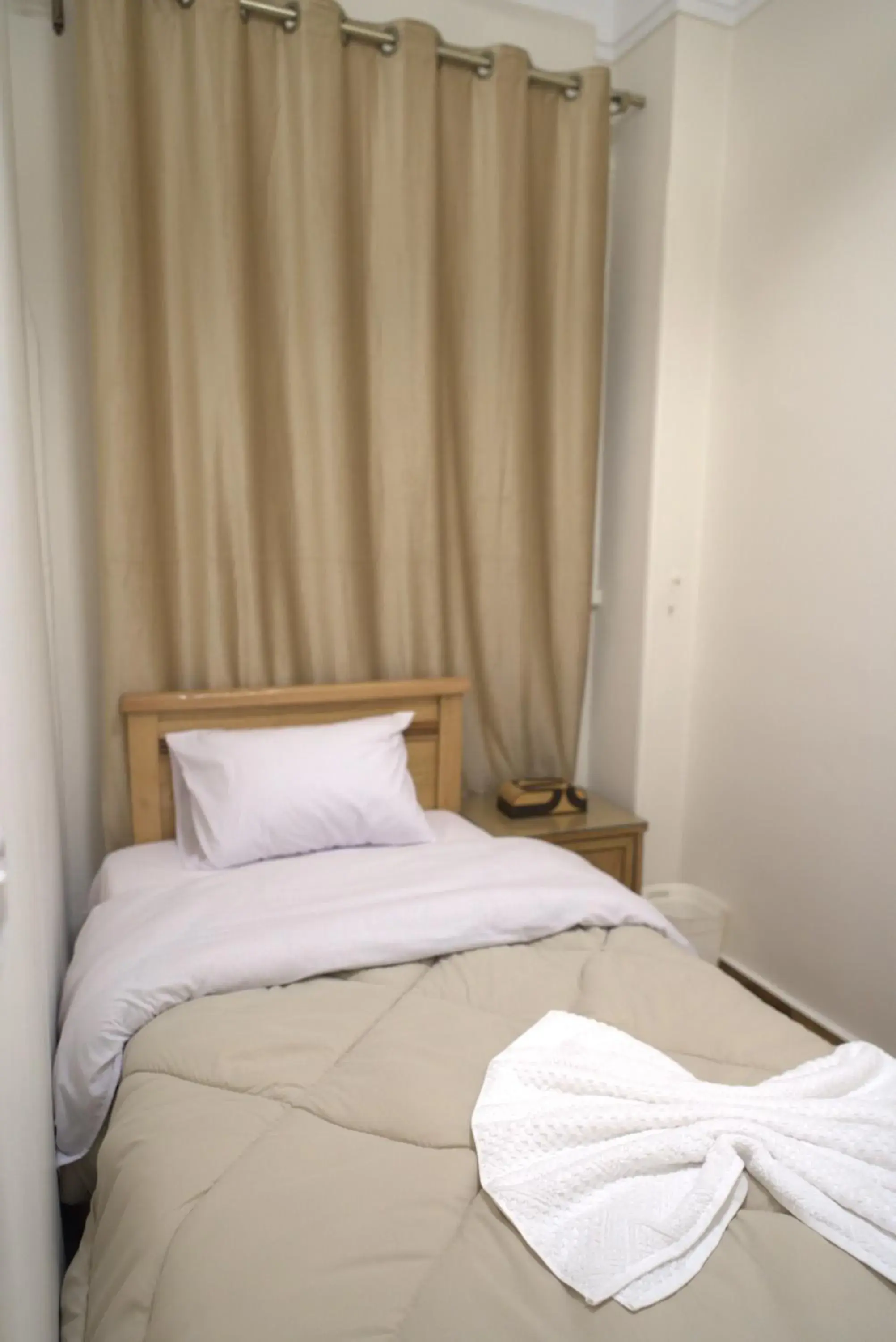 Budget Single Room in Central Cairo Hotel Budget Single Room in Central Cairo Hotel