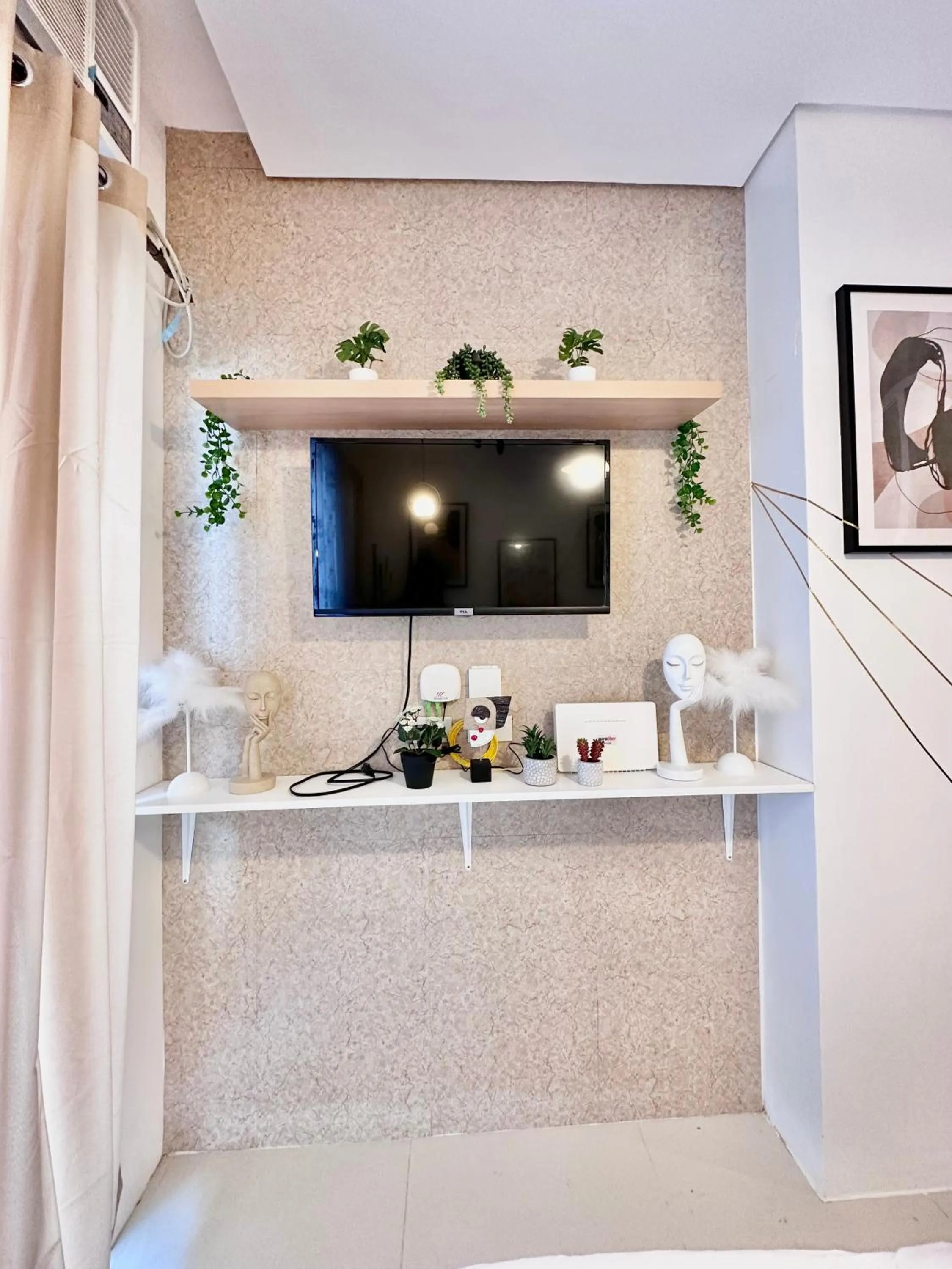 Scandinavian 1 BR beside SM CDO w POOL and Netflix