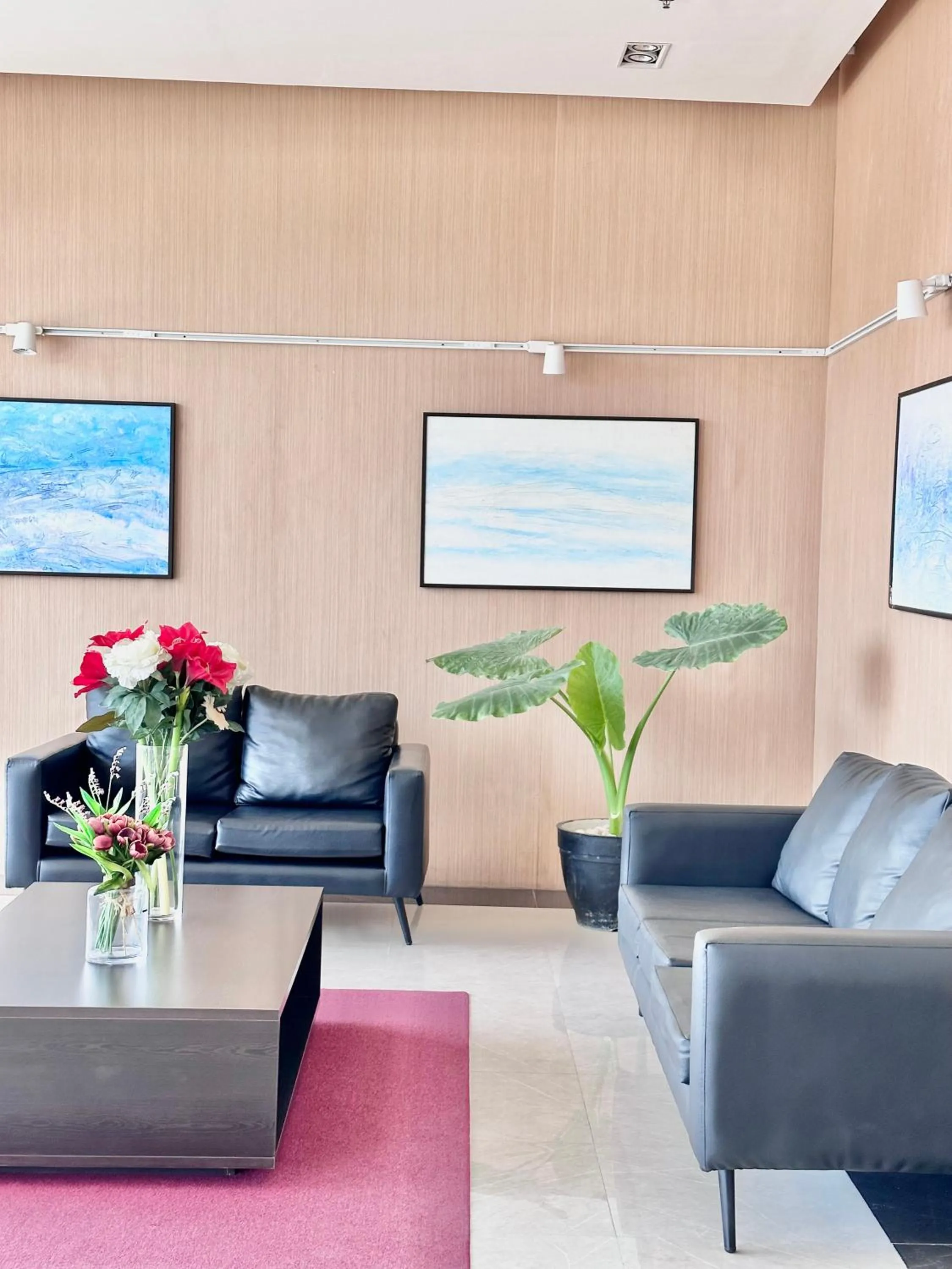 Scandinavian 1 BR beside SM CDO w POOL and Netflix