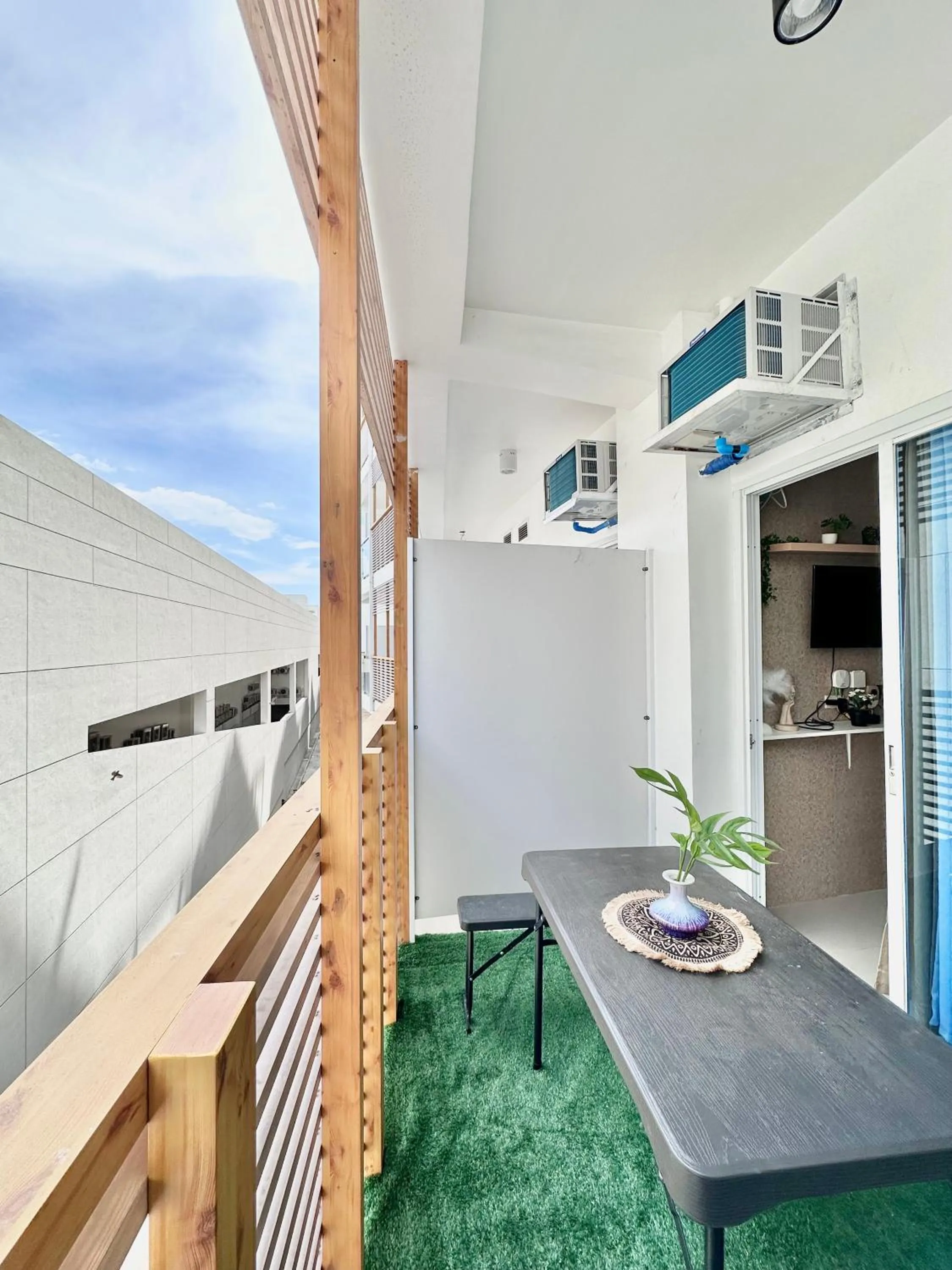 Scandinavian 1 BR beside SM CDO w POOL and Netflix