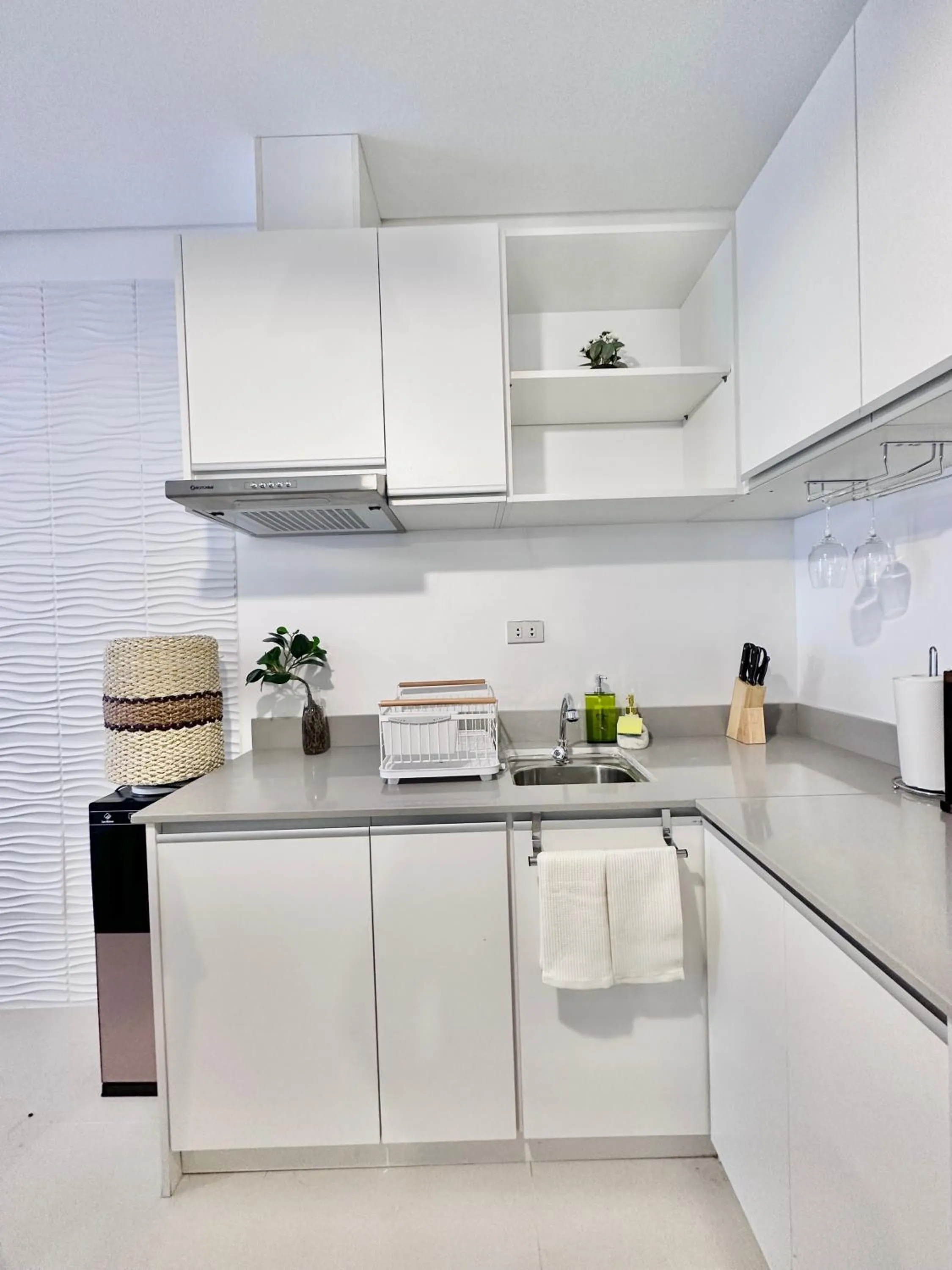 Scandinavian 1 BR beside SM CDO w POOL and Netflix