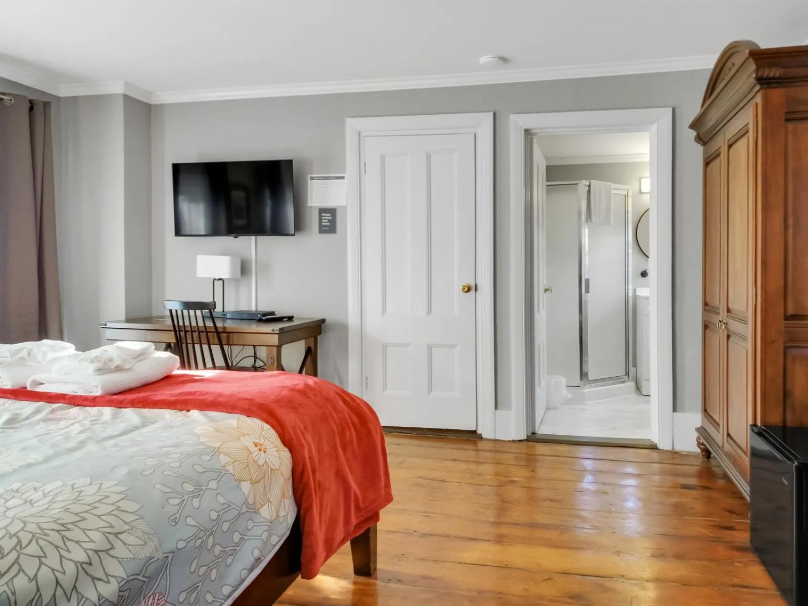 Bed in The Thistle Inn