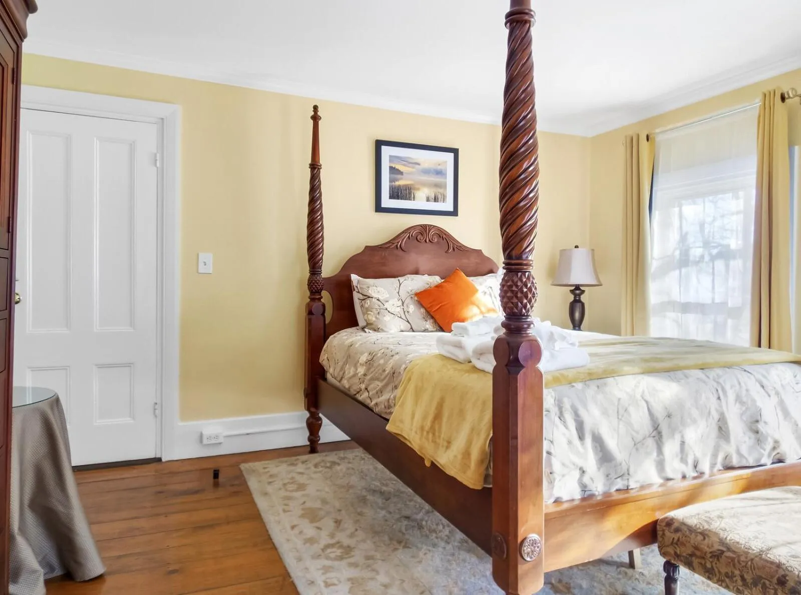 Bed in The Thistle Inn