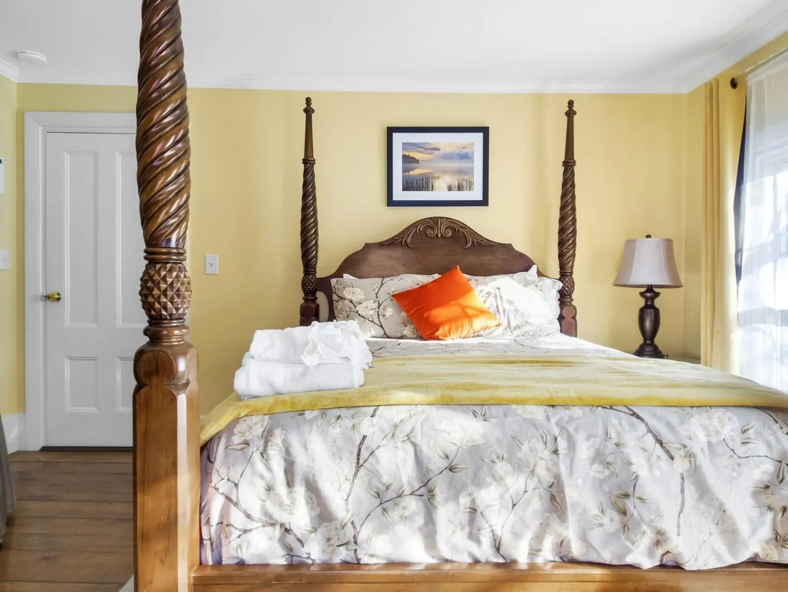 Bed in The Thistle Inn